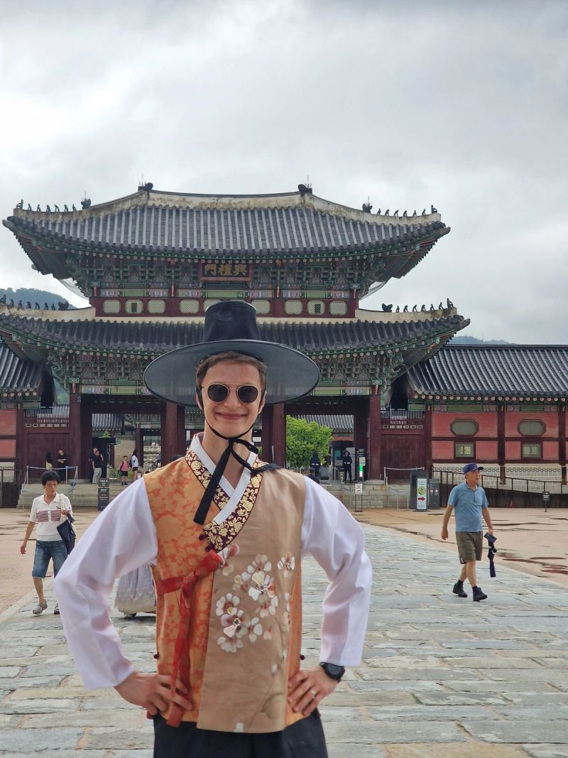 Exploring Seoul's palaces in a hanbok