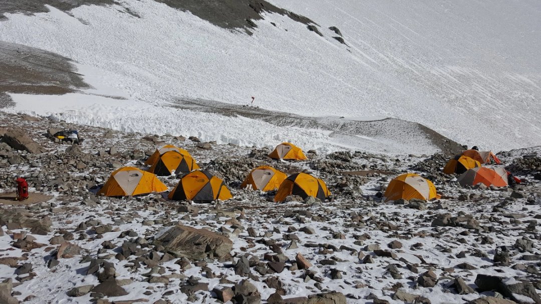 Aconcagua: 2 steps, 15 breaths near the top