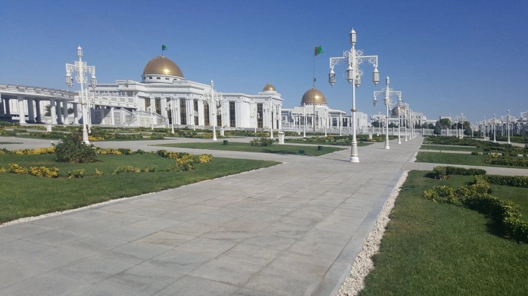 Ashgabat: the white marble city with nobody in it