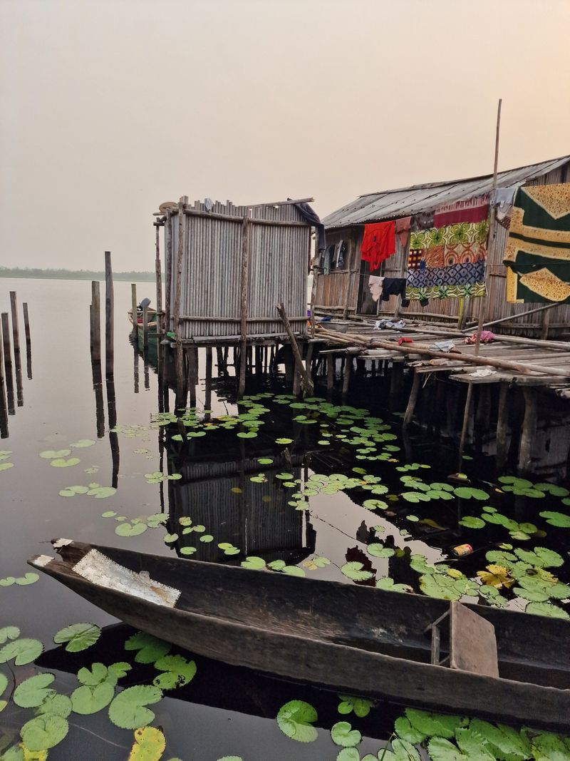 Nzulezo: the Ghanaian village you reach by boat through a swamp