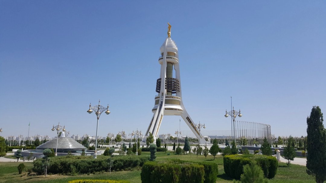 Ashgabat: the white marble city with nobody in it