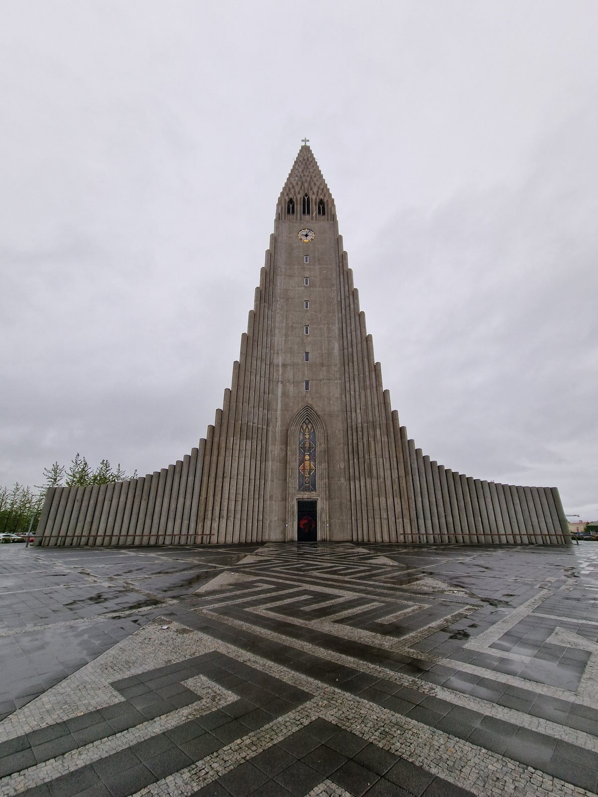 Hallgrímskirkja seen head-on from the plaza, its stepped concrete façade filling the frame