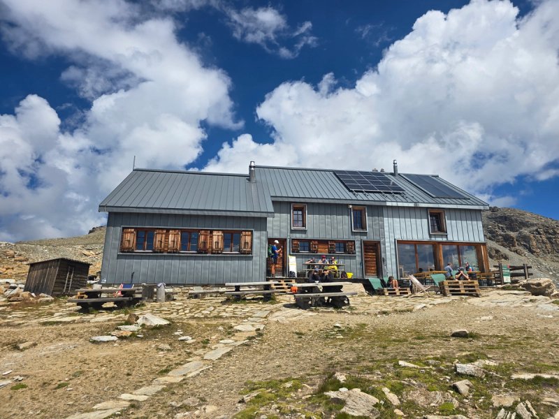 Grimentz to Evolène: A 2-Day Alpine Passes Trail Hike