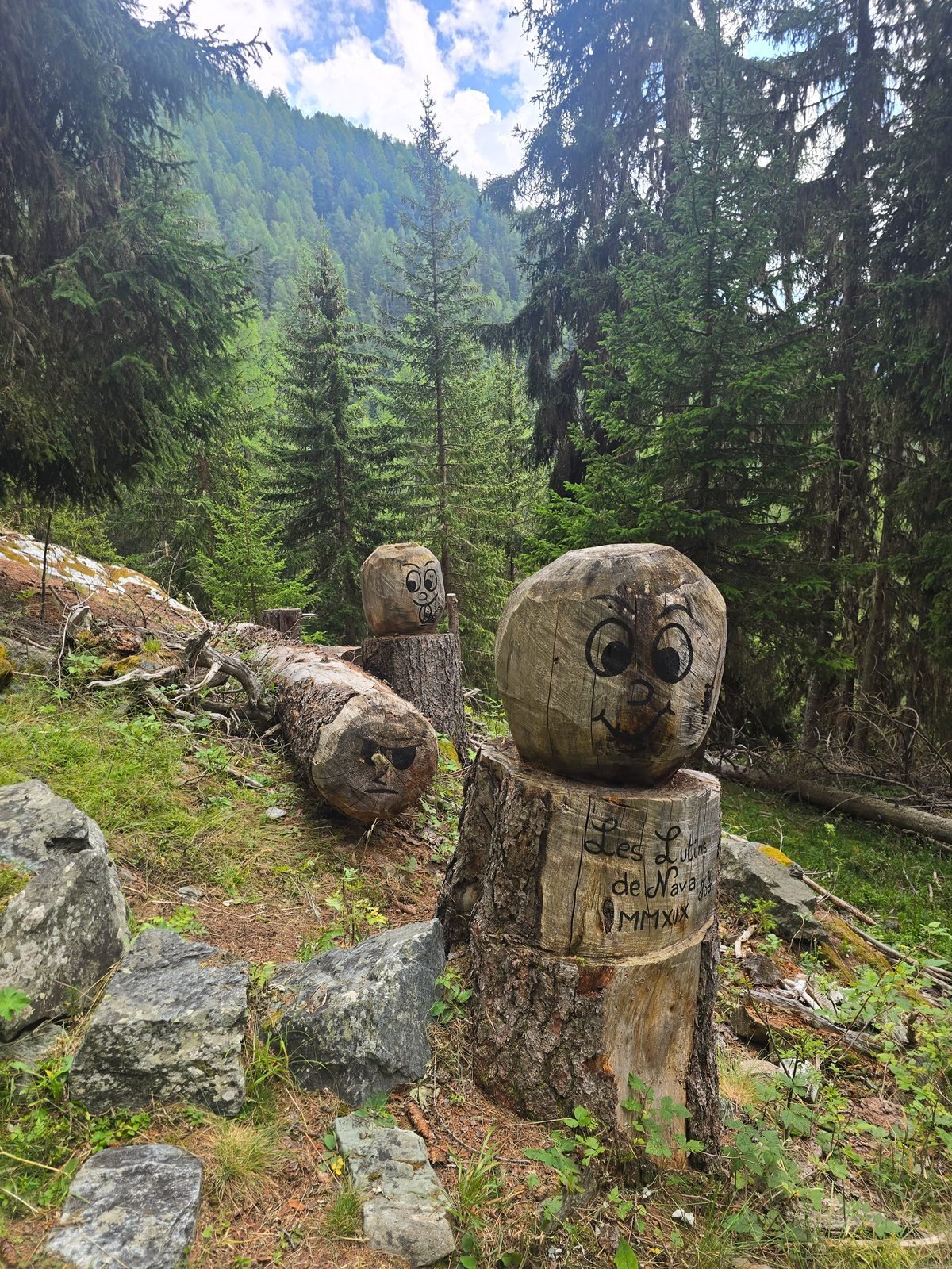 Carved wooden figures on the forest descent to Ayer