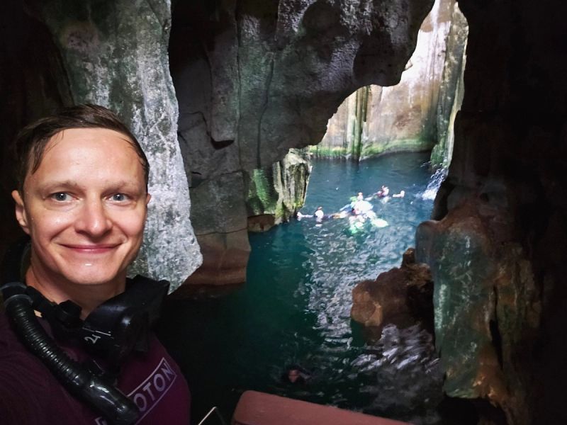 Swimming the Sawa-i-lau caves