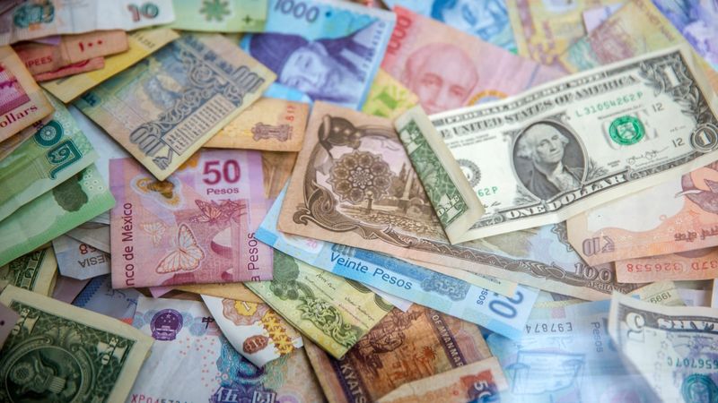Dólar recua para R$ 5,68 com entrada de capital estrangeiro