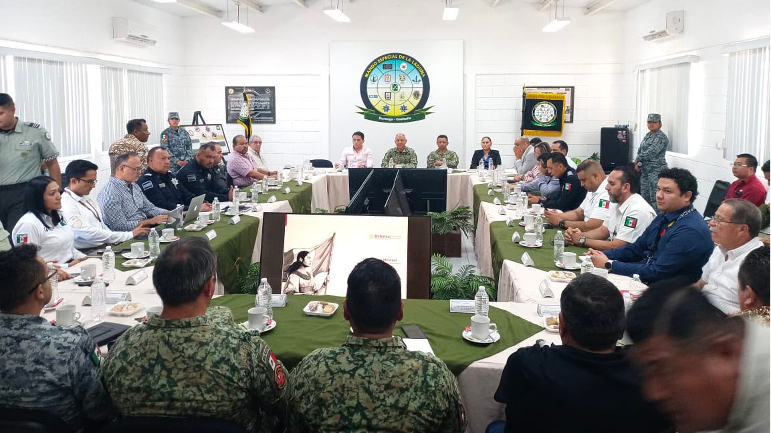 Participamos en la Reunión Mensual del Mando Especial de La Laguna, dando seguimiento a los avances y retos en materia de seguridad regional, como parte de una agenda permanente.