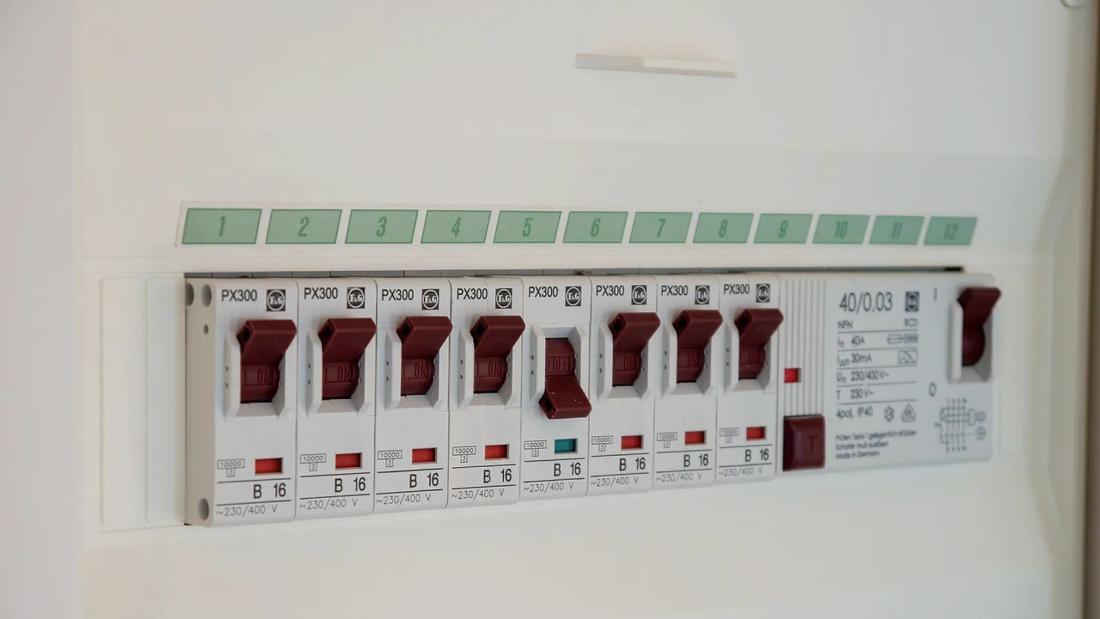 Capacitor Control Panel manufactured by Lite Metal Industries