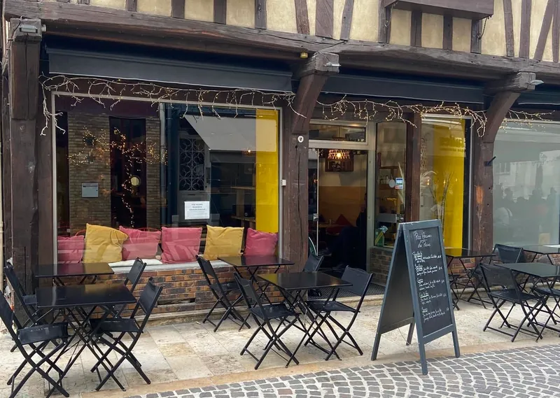 Devanture de la pizzeria Pizz'Accioni, rue Pithou à Troyes