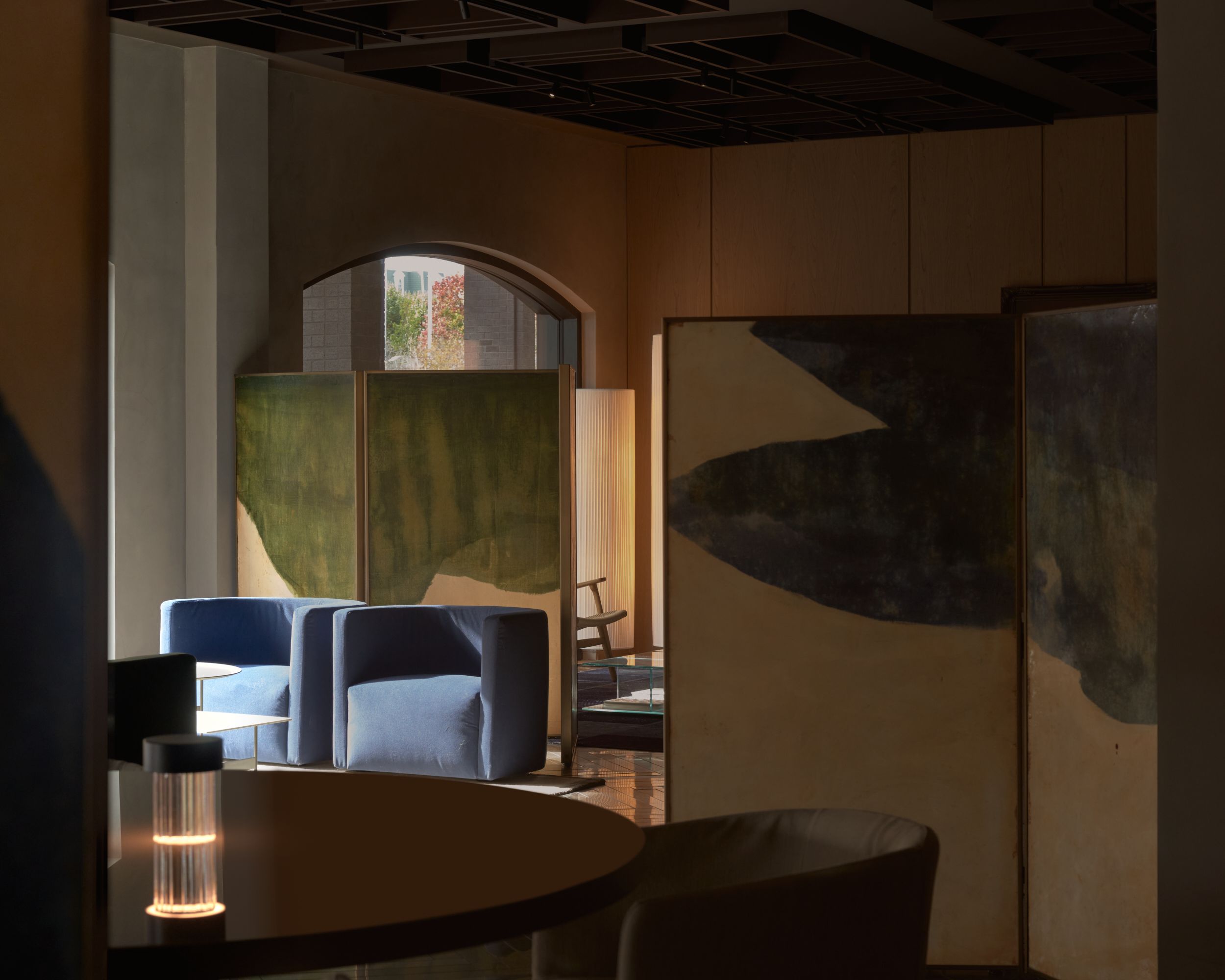 The seating area alongside the glass wall of the restaurant of AKA Alexandria.  | AKA Hotel Alexandria | Alexandria, Virginia, USA | Architecture and Interiors by Lissoni Partners | Photography by Veeral Patel