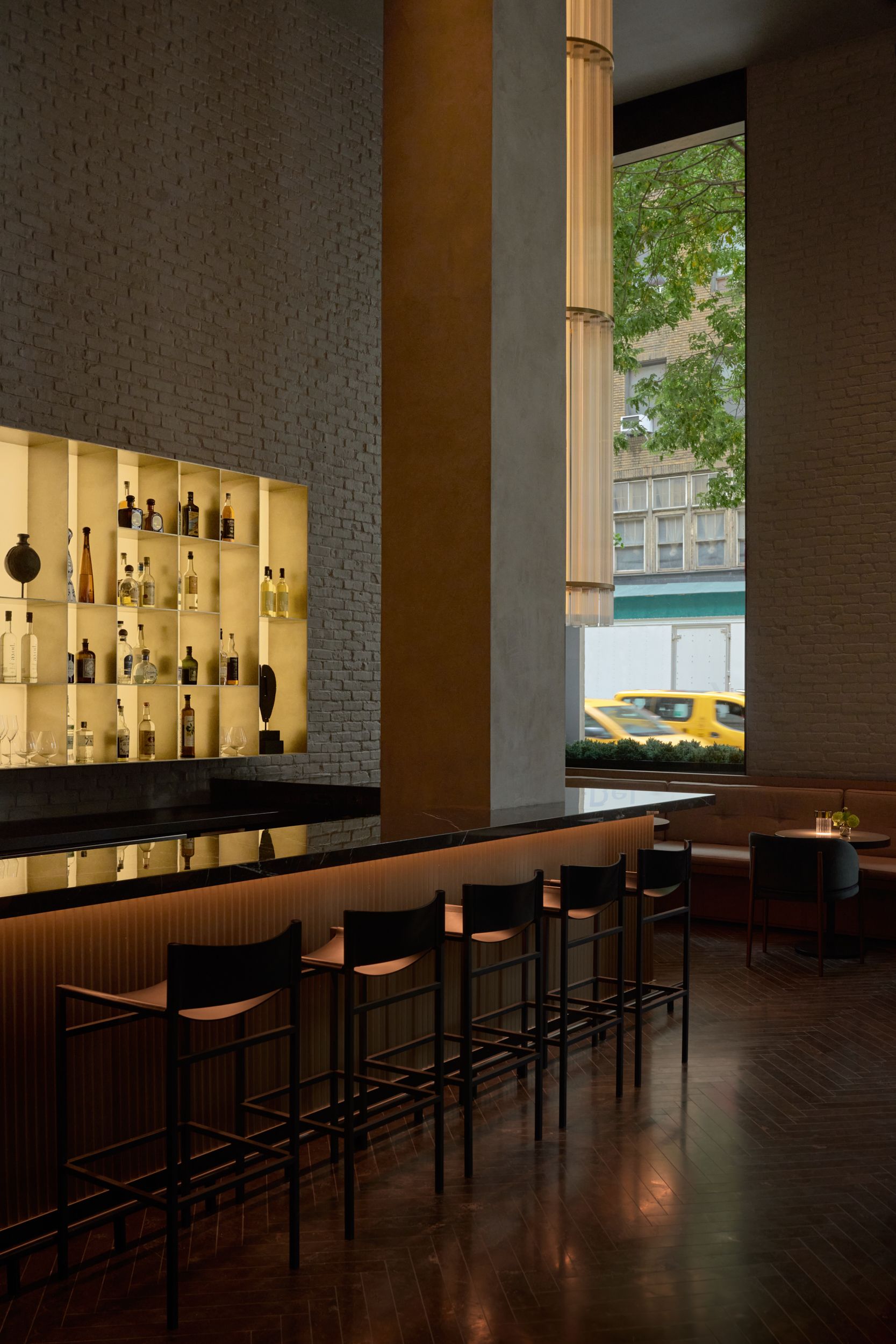 The bar of AKA Nomad, featuring the triple height chandelier. | AKA Hotel Nomad, New York | Architecture and Interiors by Lissoni Partners | Photography by Veeral Patel 