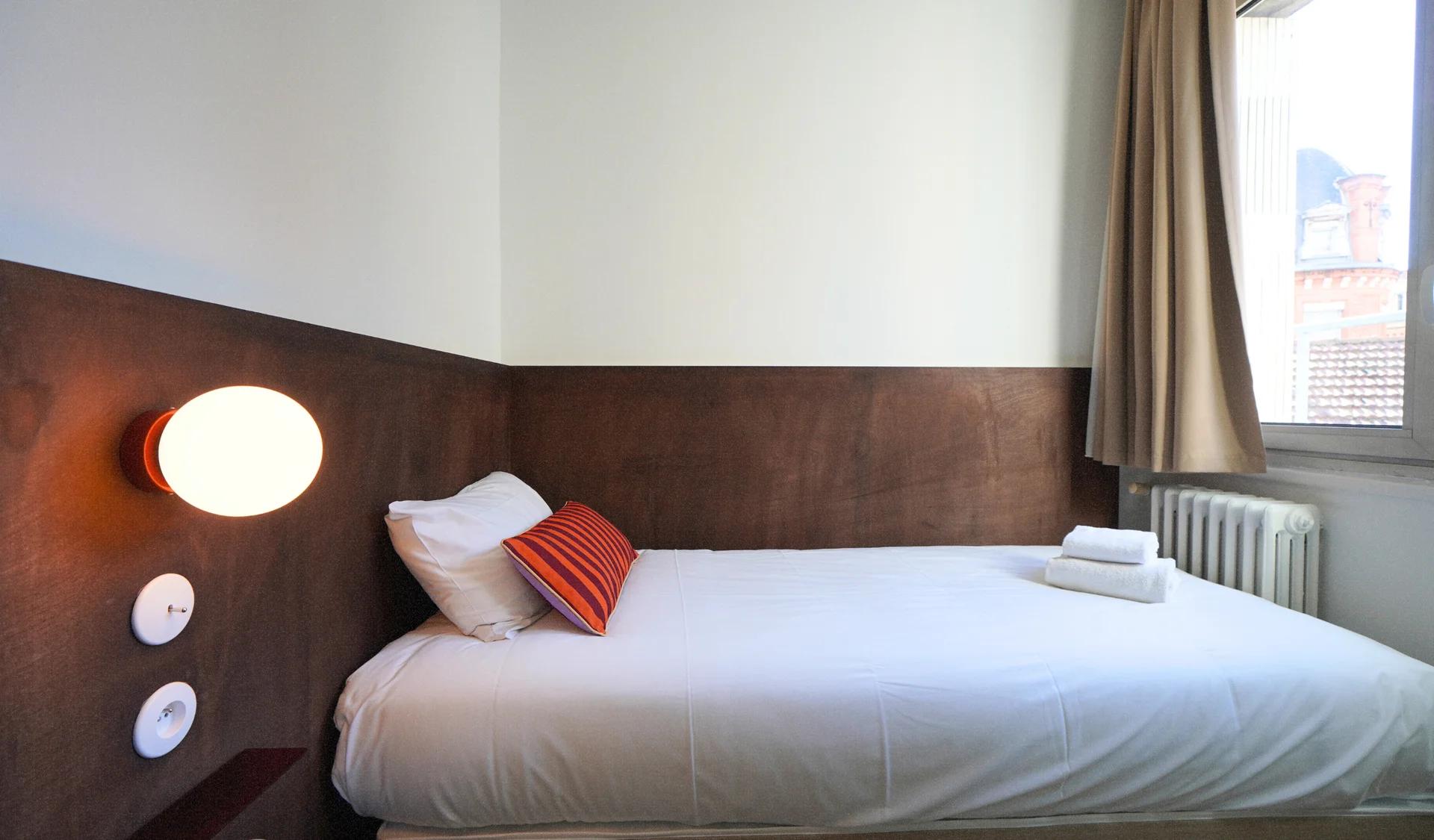 Chambre Single Une Personne Hôtel Le Moderne Toulouse