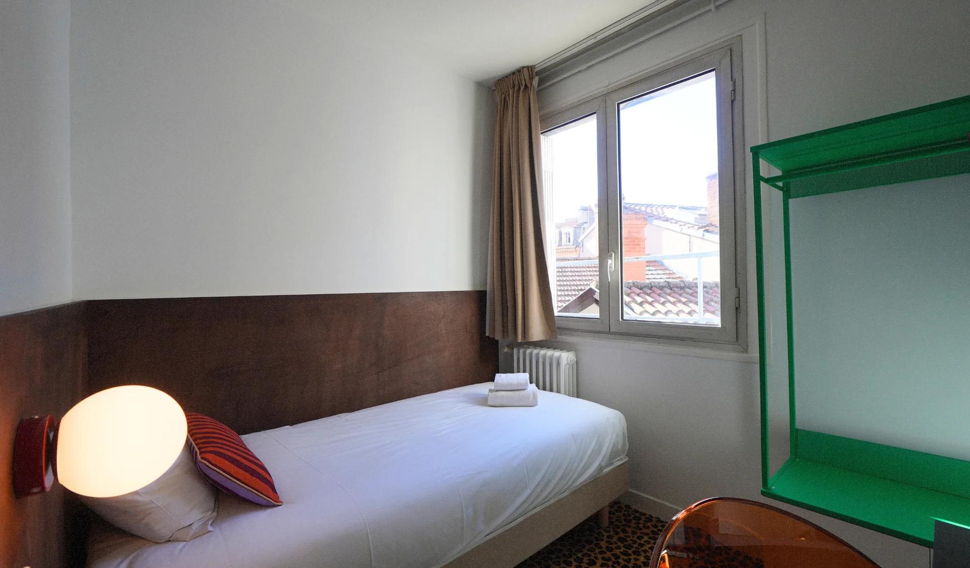 Chambre Single Une Personne Hôtel Le Moderne Toulouse