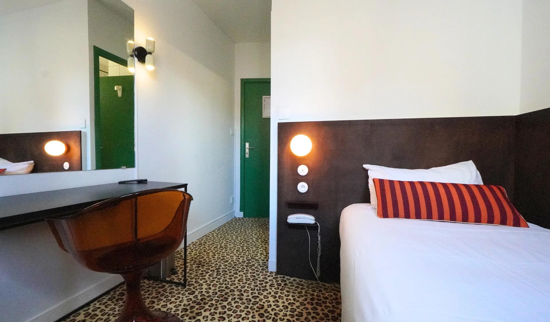 Chambre Single Une Personne Hôtel Le Moderne Toulouse