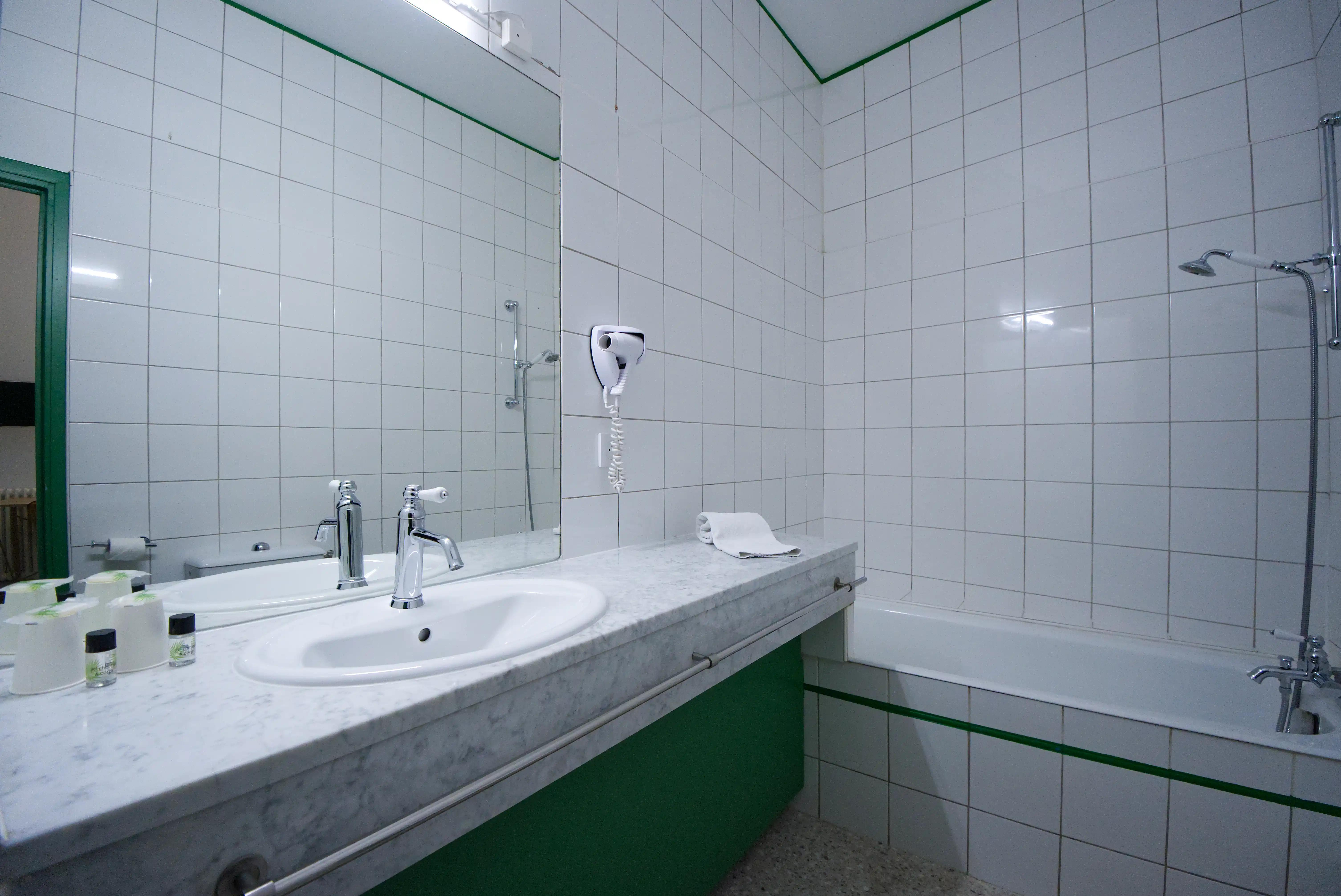 chambre-communicante-hotel-le-moderne-toulouse