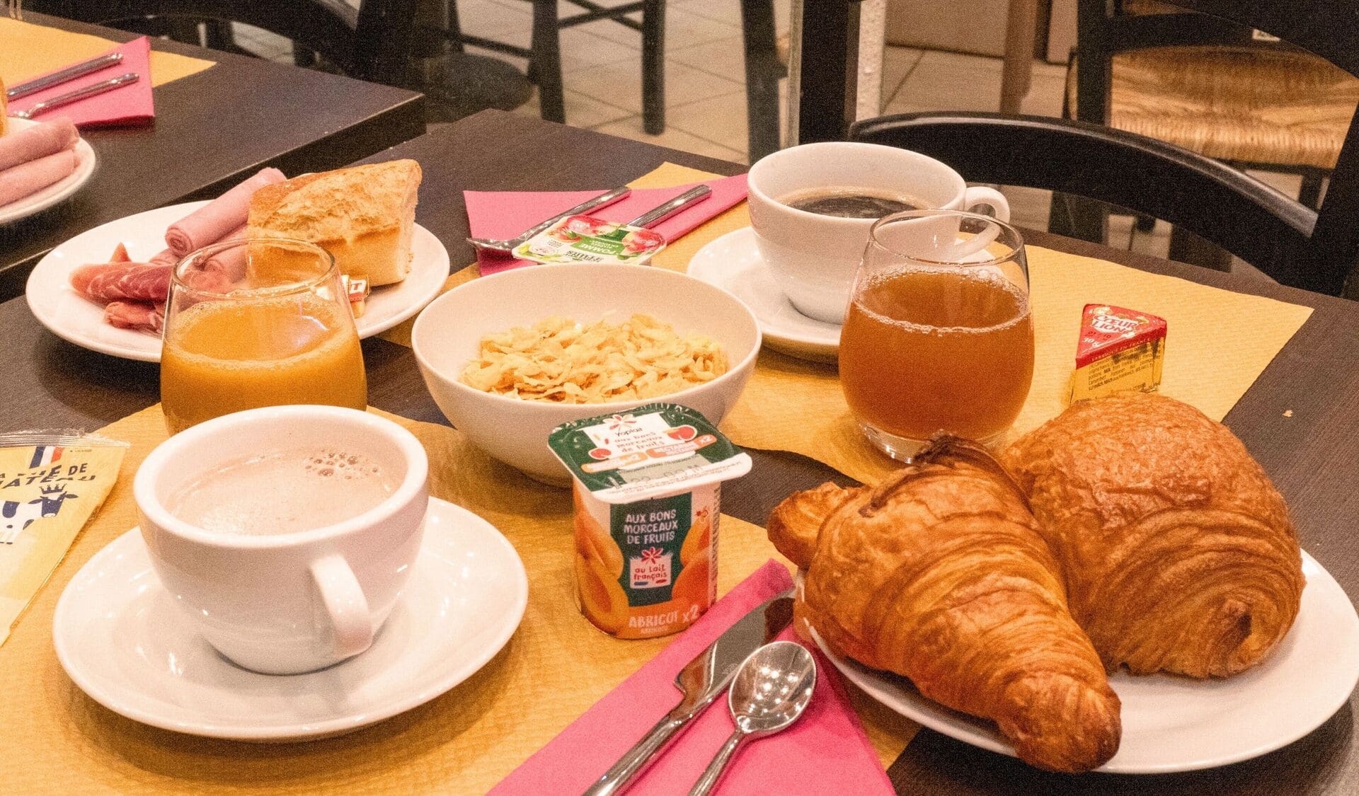 petit déjeuner le moderne