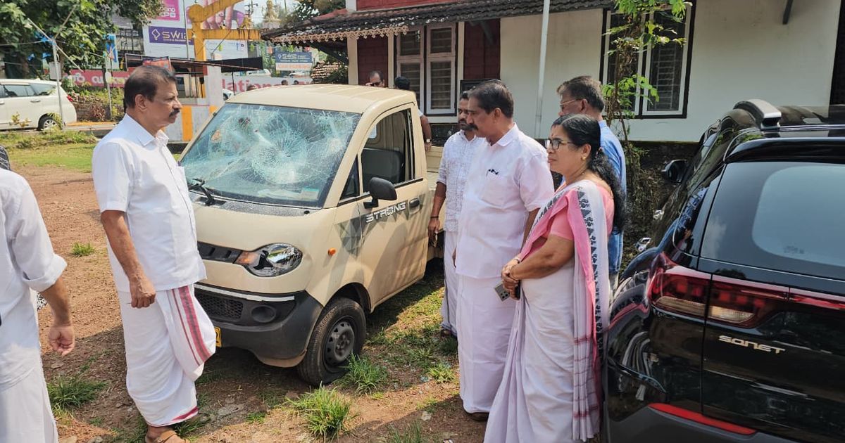 യൂത്ത് കോൺഗ്രസ് സംസ്ഥാന ജനറൽ സെക്രട്ടറി വി രാഹുലിന്റെ രണ്ട് വാഹനങ്ങൾ തല്ലിത്തകർത്തു