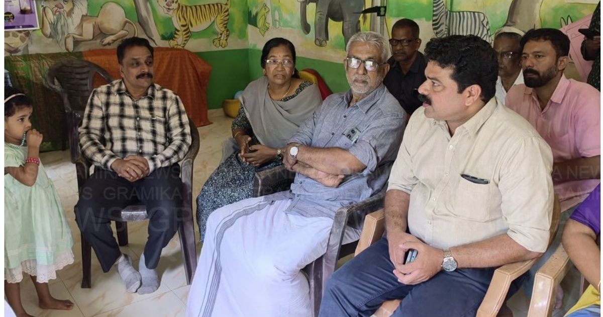 അംഗൻവാടിയിലെ കുട്ടികൾ പൊടിശല്യം നേരിടുന്നതായുള്ള പരാതി:ബാലാവകാശ സംരക്ഷണ കമ്മീഷൻ അംഗൻവാടി സന്ദർശിച്ചു