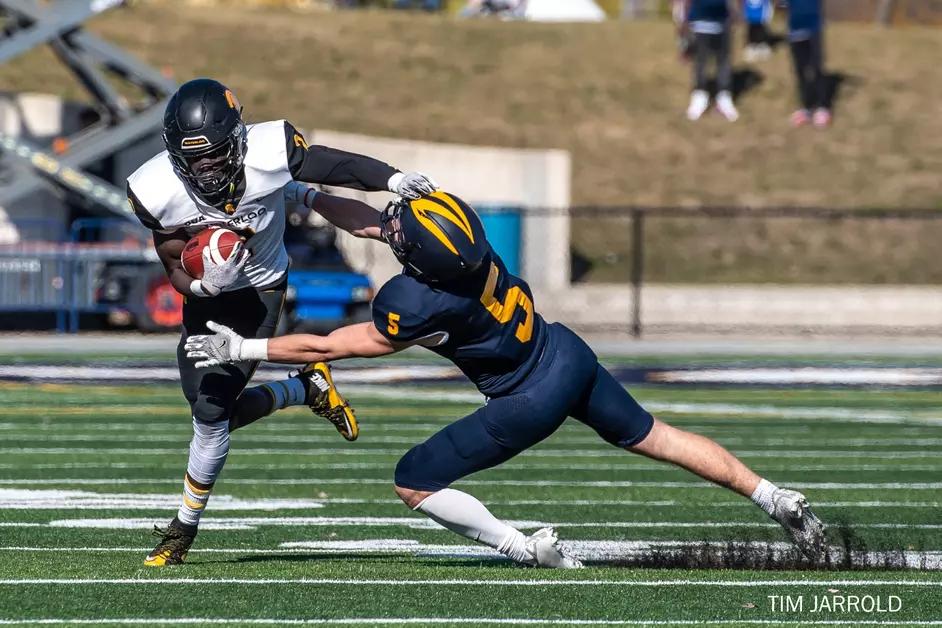 Lam breaks OUA receptions record as Warriors fall in finale