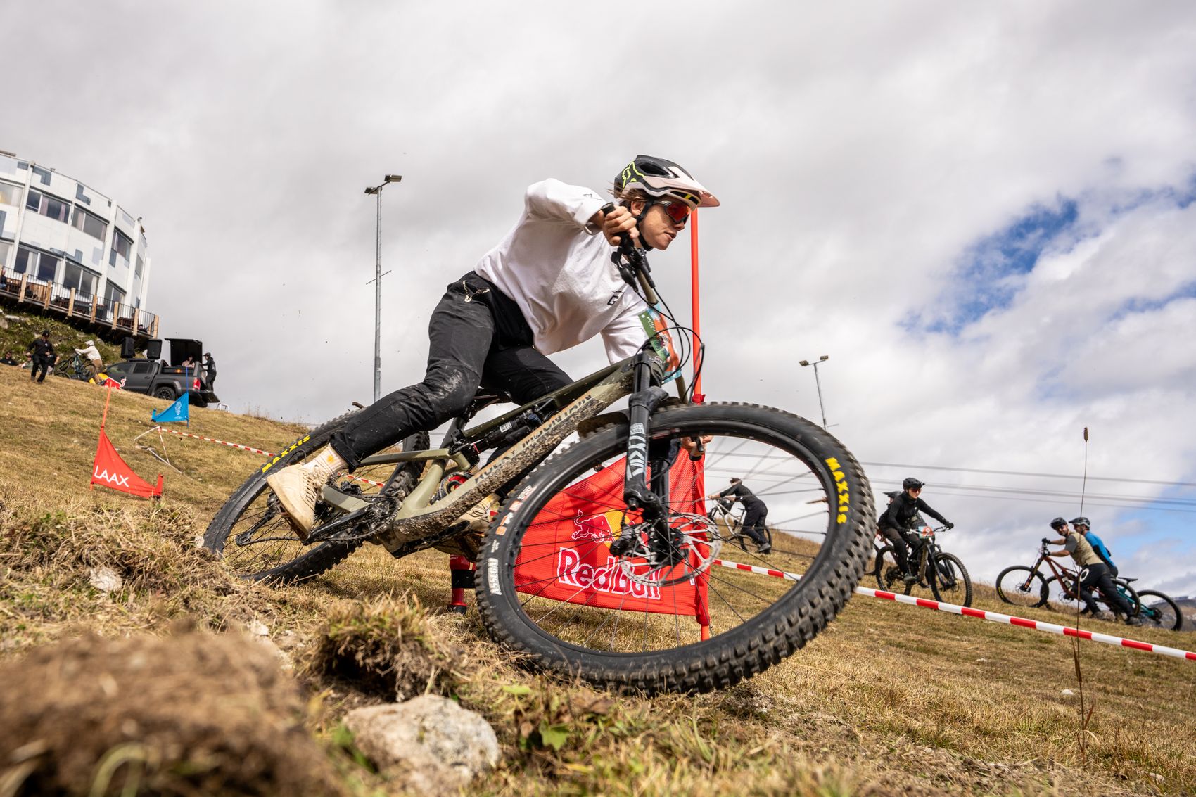 Ciclista nel dual slalom