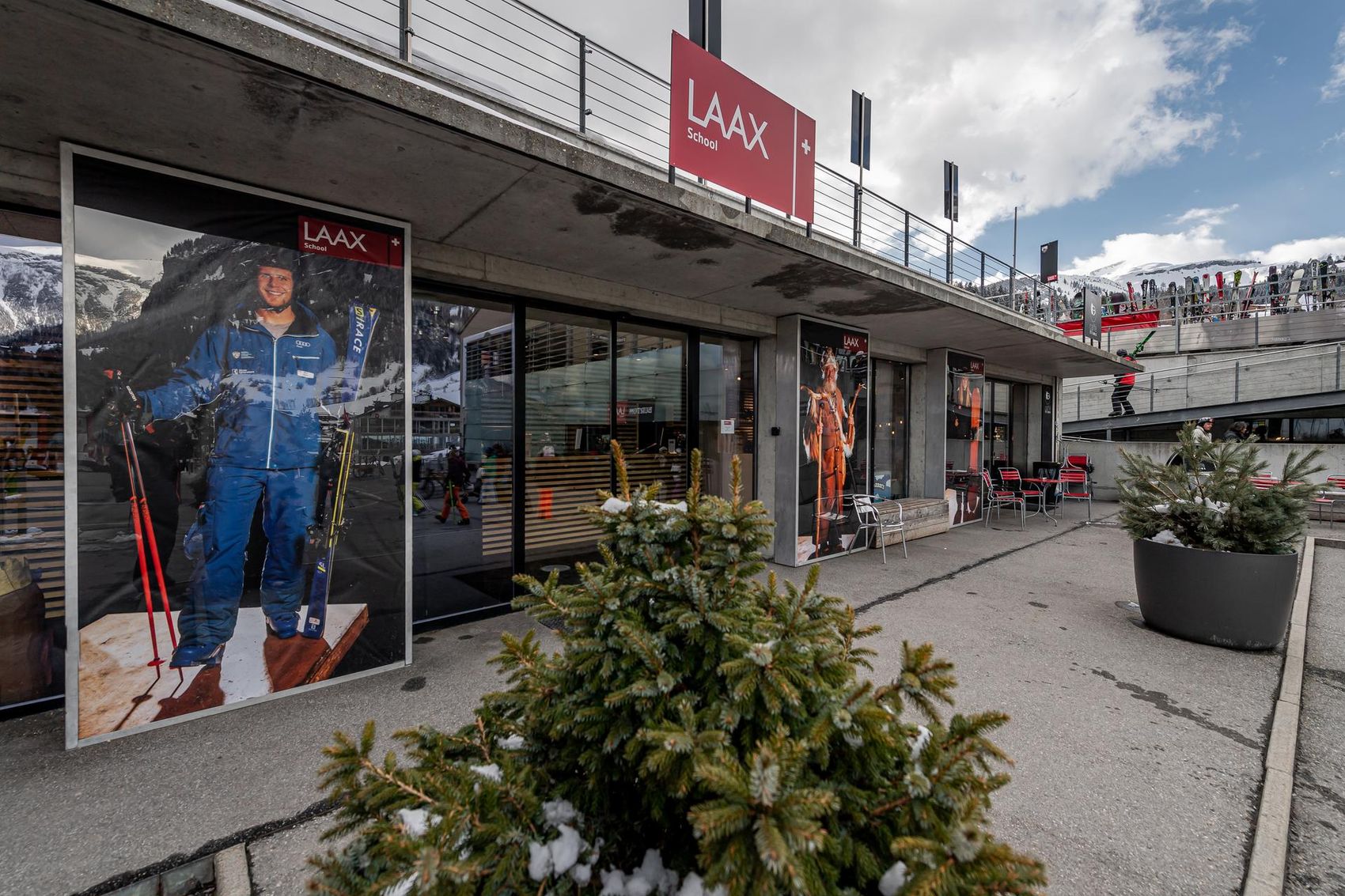 LAAX School Büro in Flims von aussen