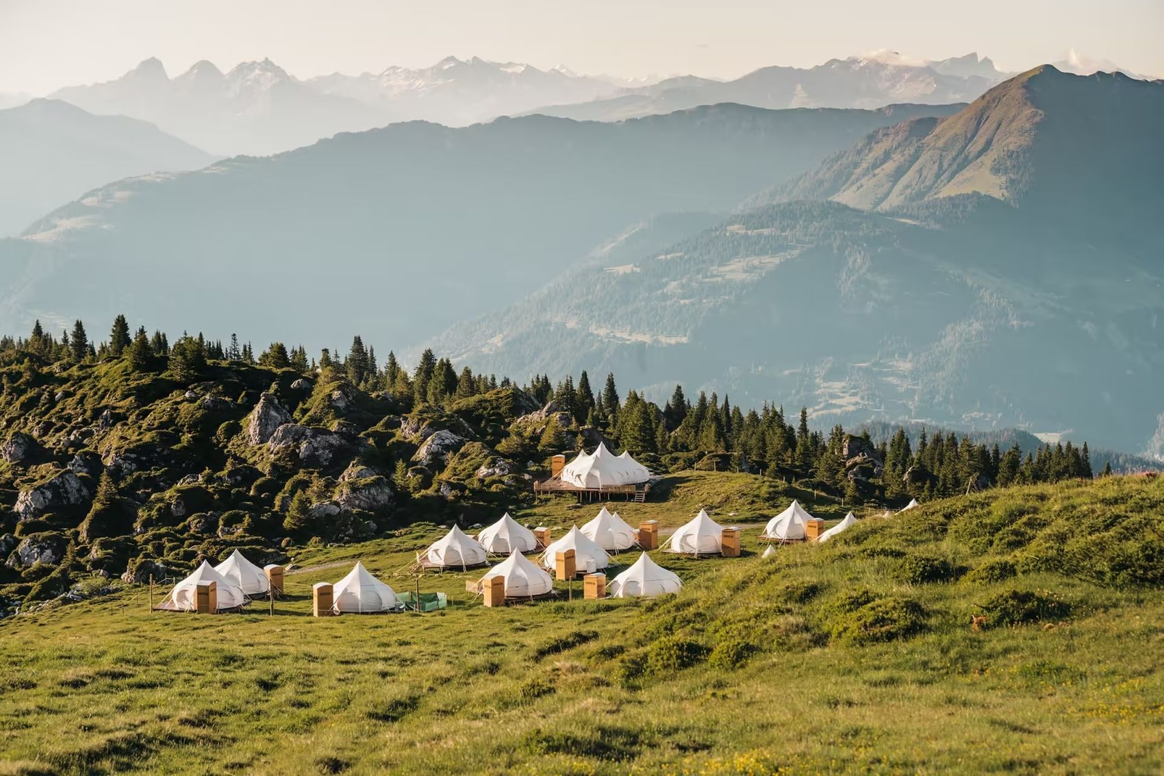 TCS Pop-Up Glamping Dorf von der Ferne