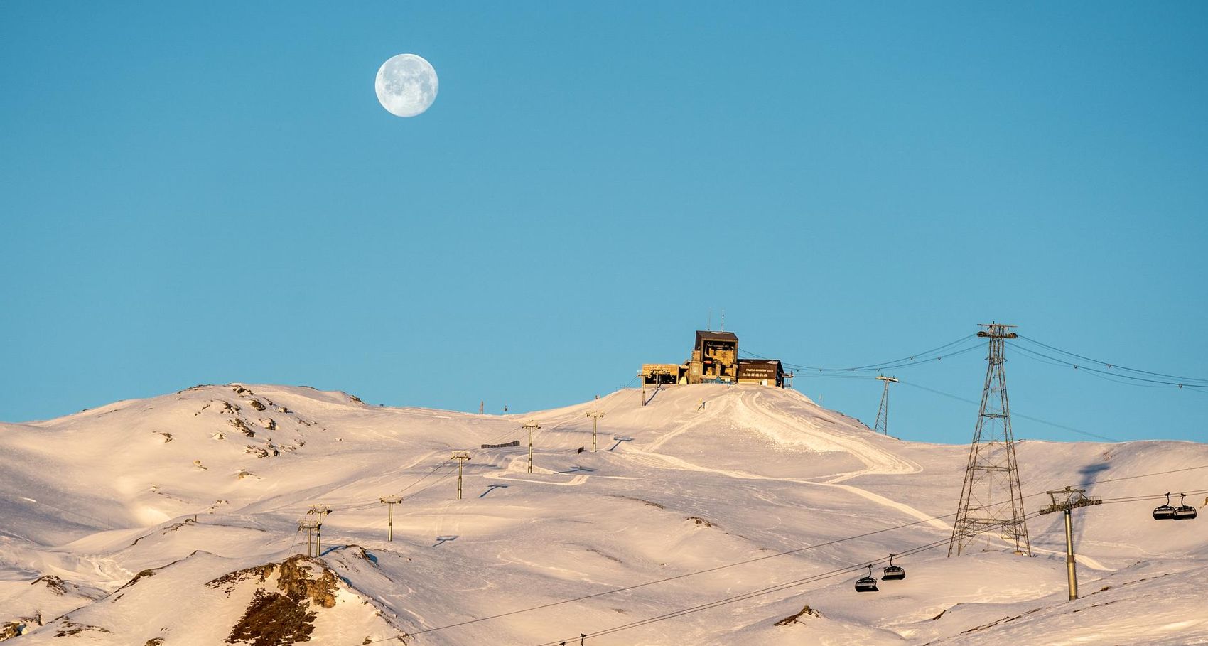 Mountain station Masegn in winter