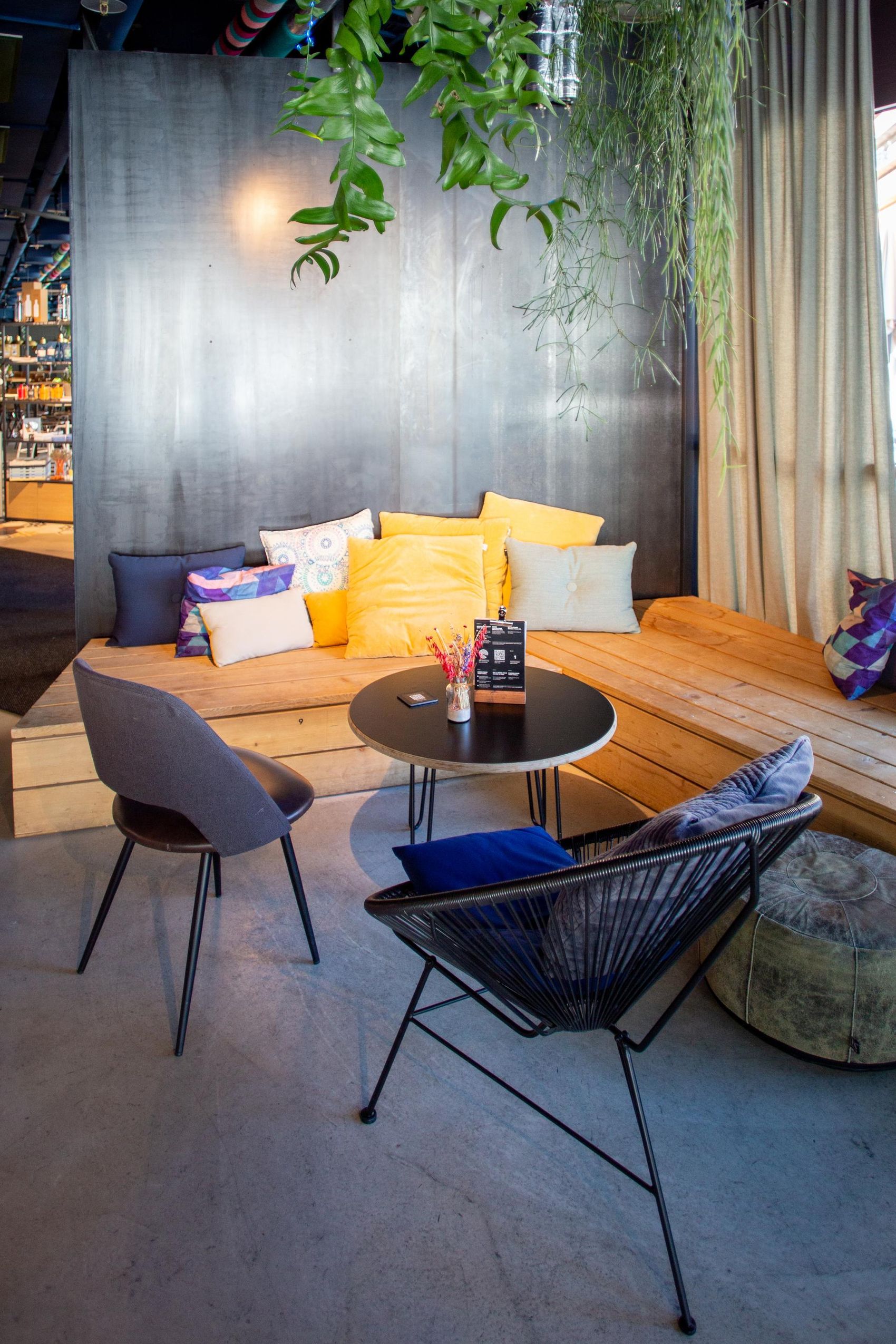 Image of the interior of ellas