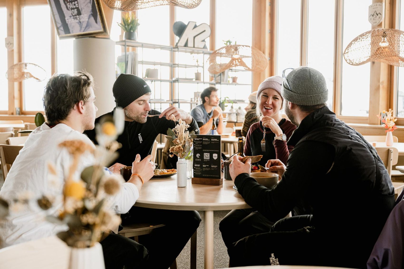 Gruppe beim Mittagessen