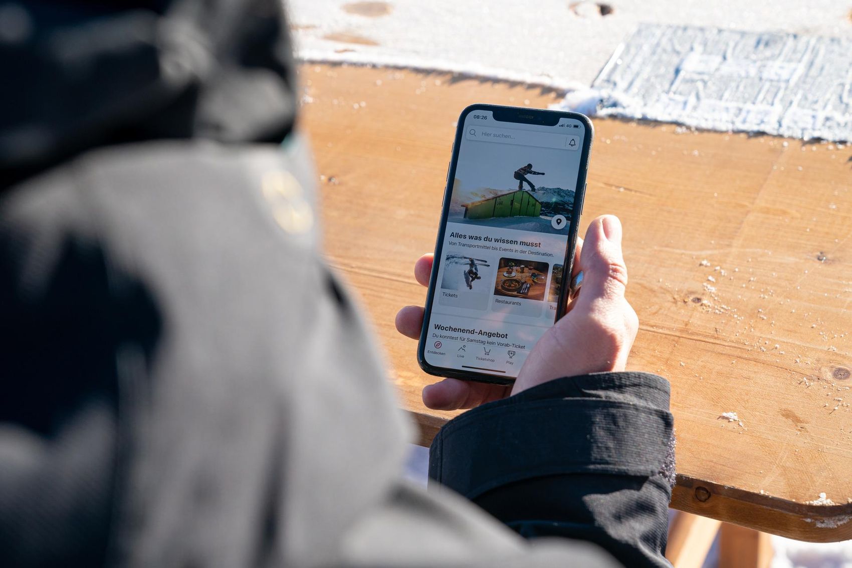 Handy mit LAAX App offen
