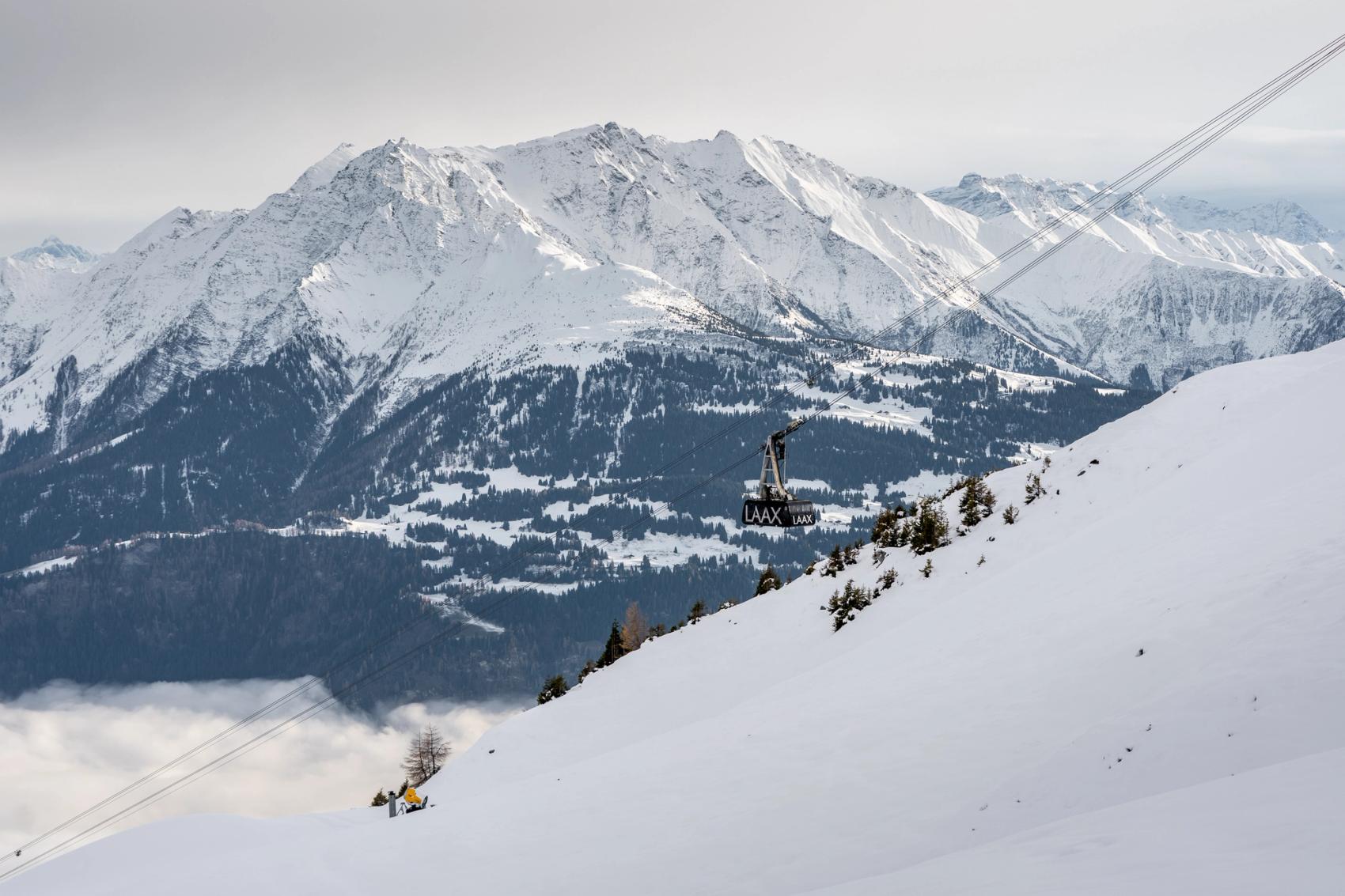 Laax Bergbahn von weitem