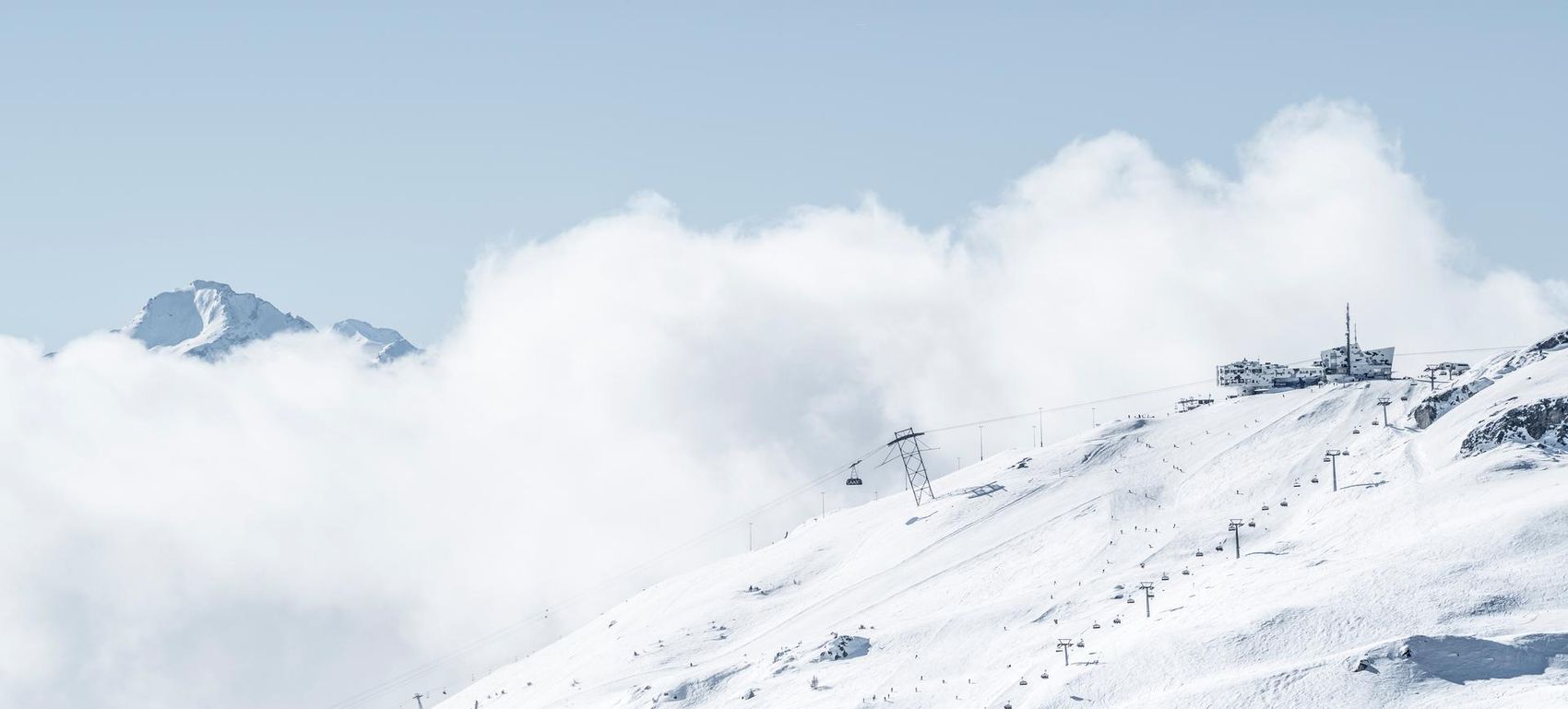 Crap Sogn Gion im Winter von der Vogelperspektive aus