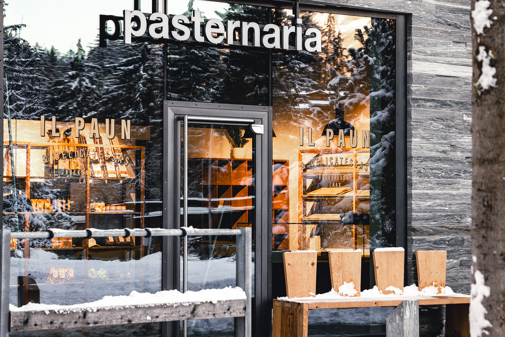 Il Paun Bäckerei von aussen mit Schnee