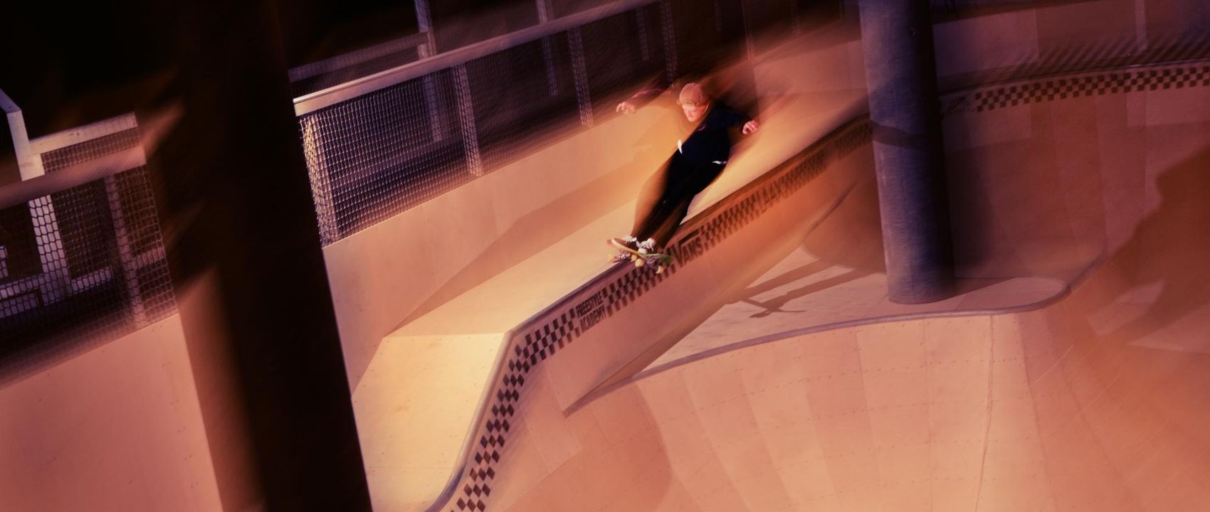 Skateur dans le bowl