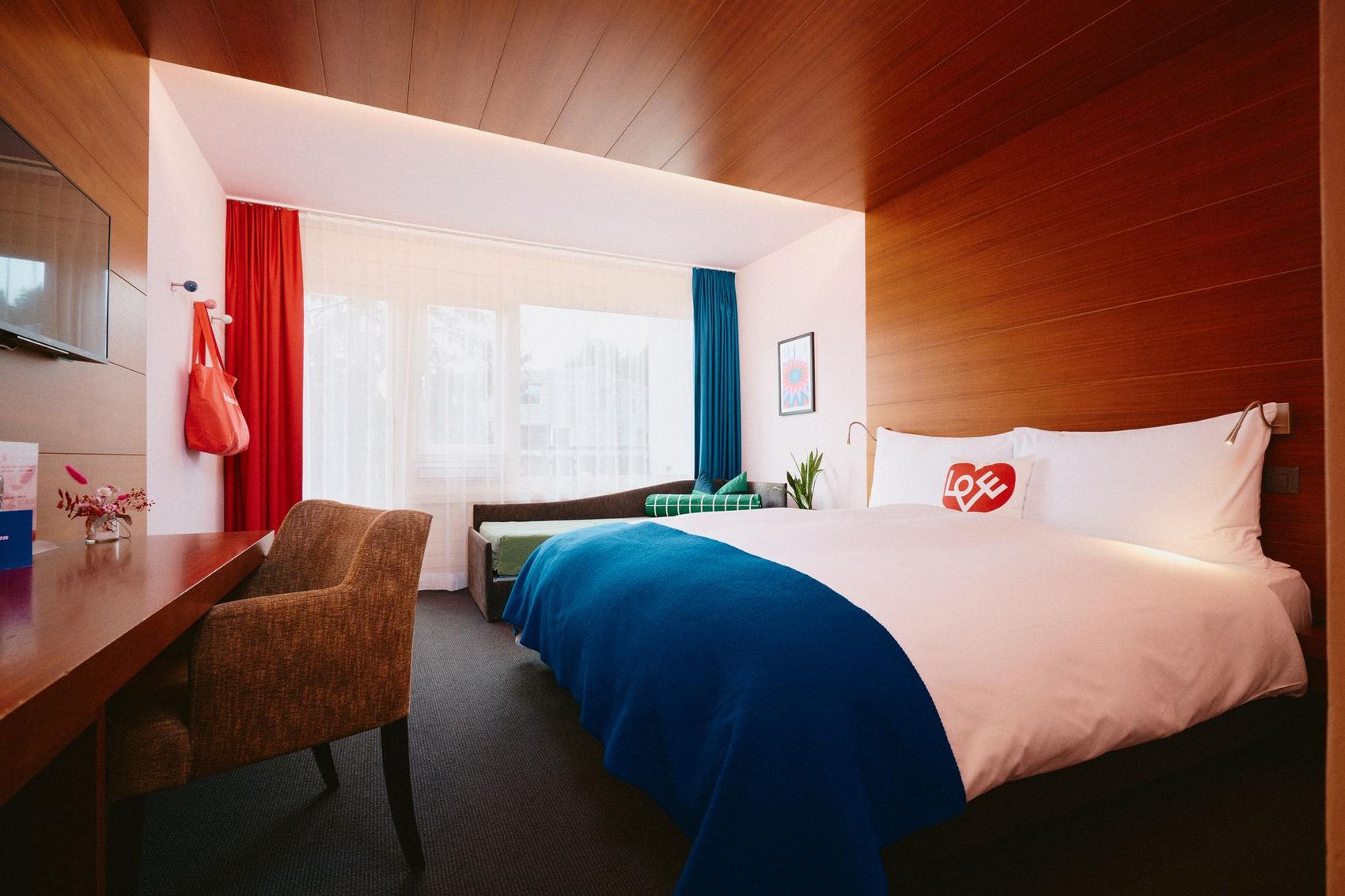 signinahotel - image 2
