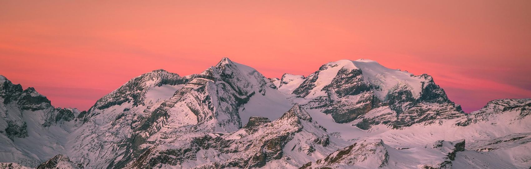 Bergkette im Sonnenuntergang