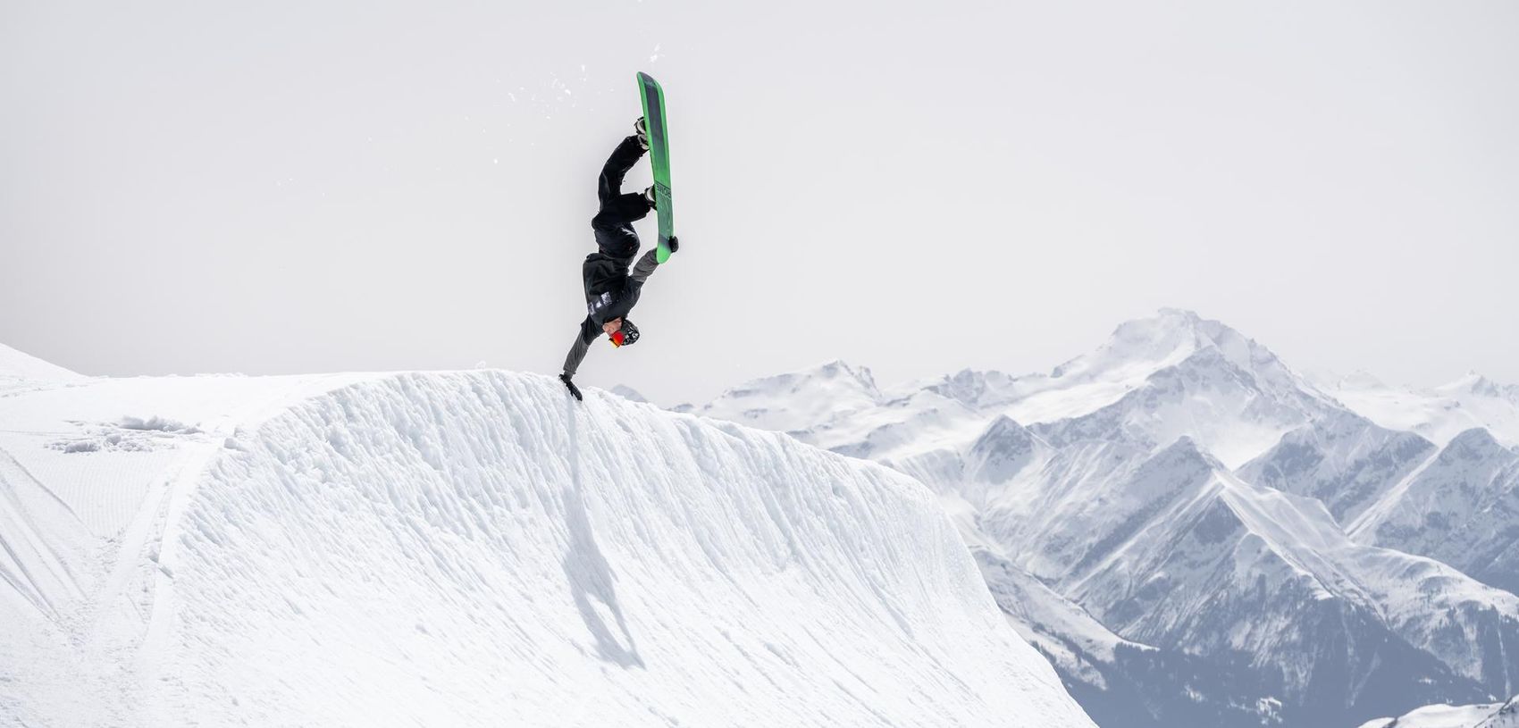 Man does trick in the quarterpipe