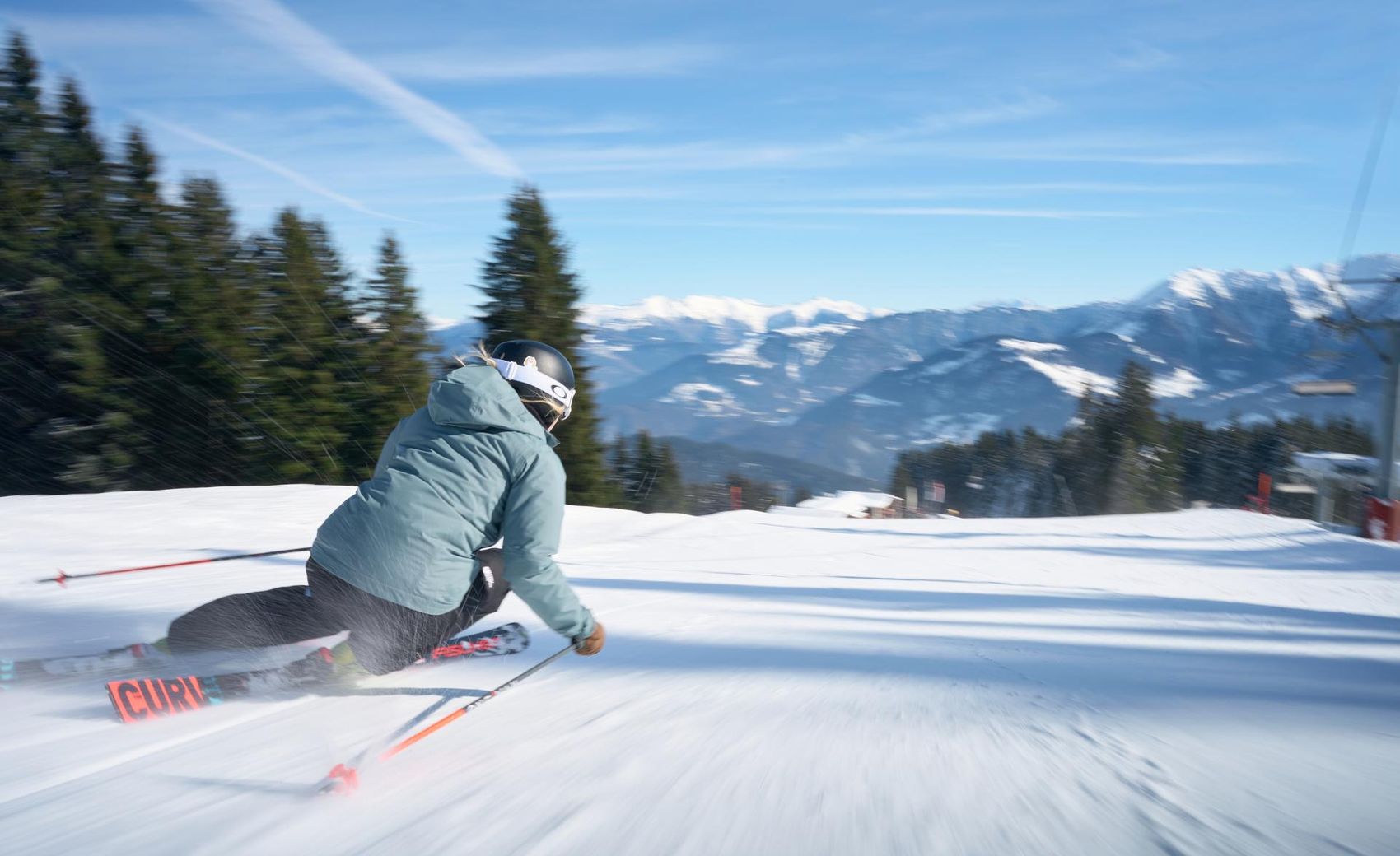 Skifahrerin auf der Piste