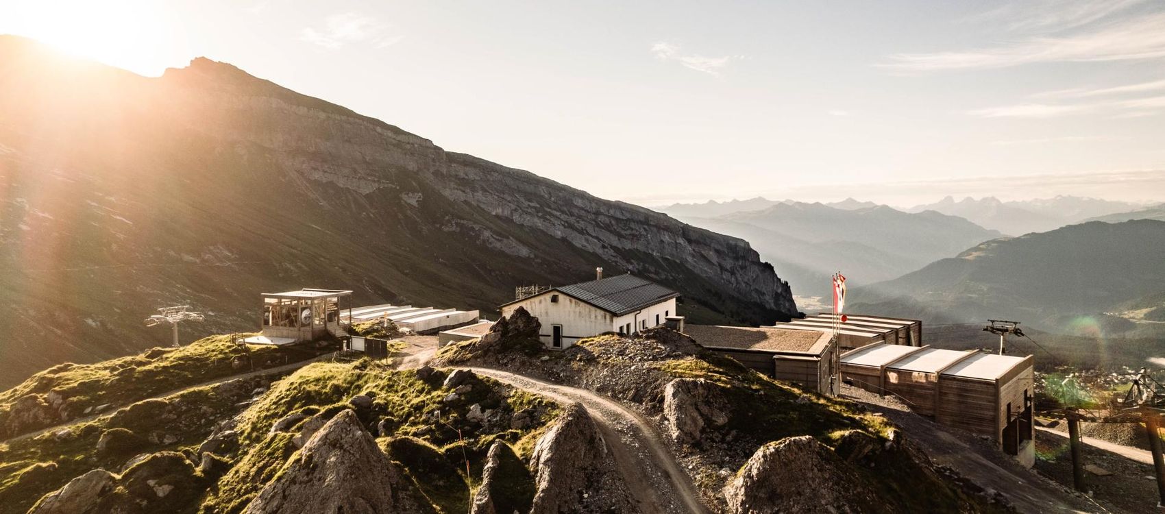 Segneshütte mit Blick auf den Flimserstein