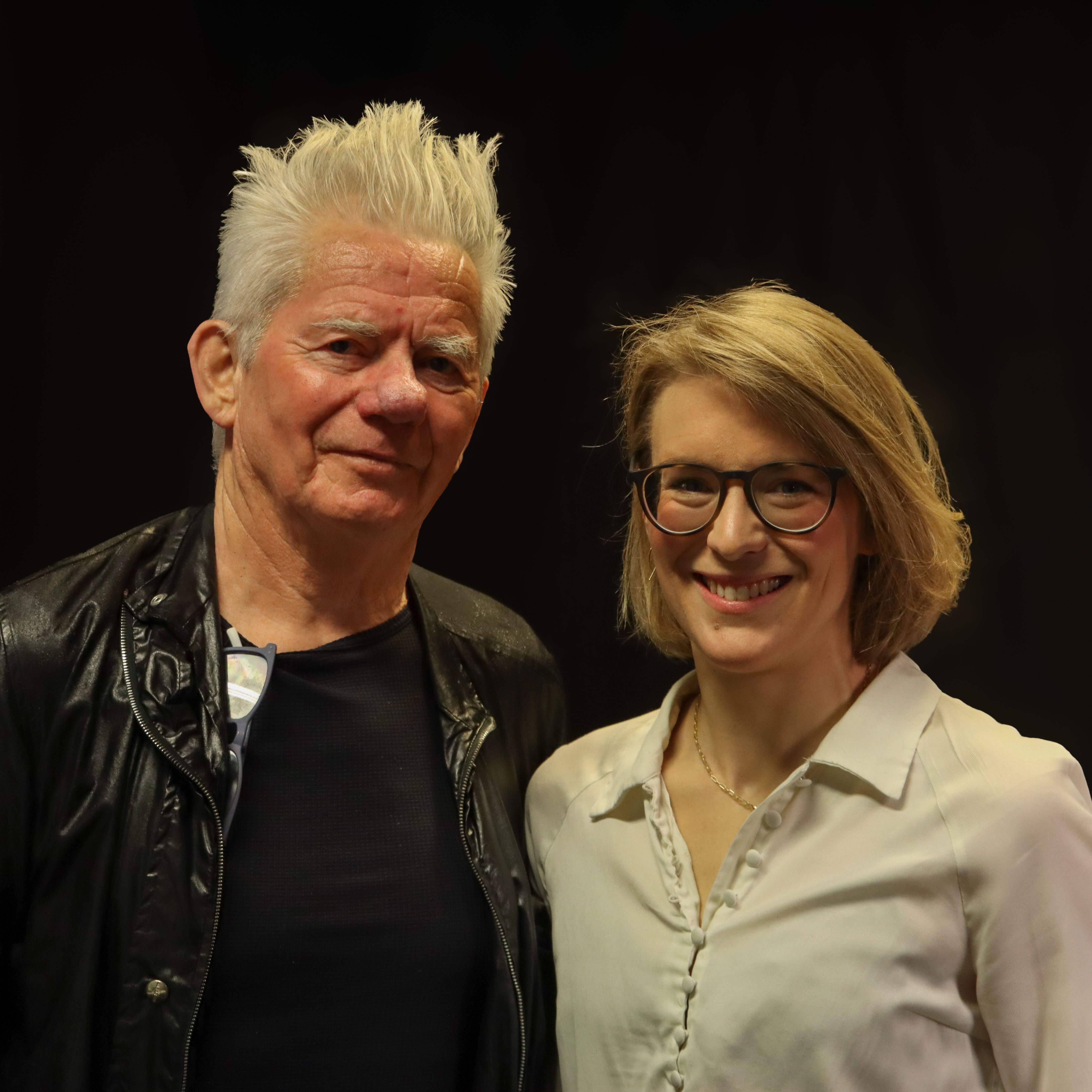 Kalle og Kaski som ser i kamera.