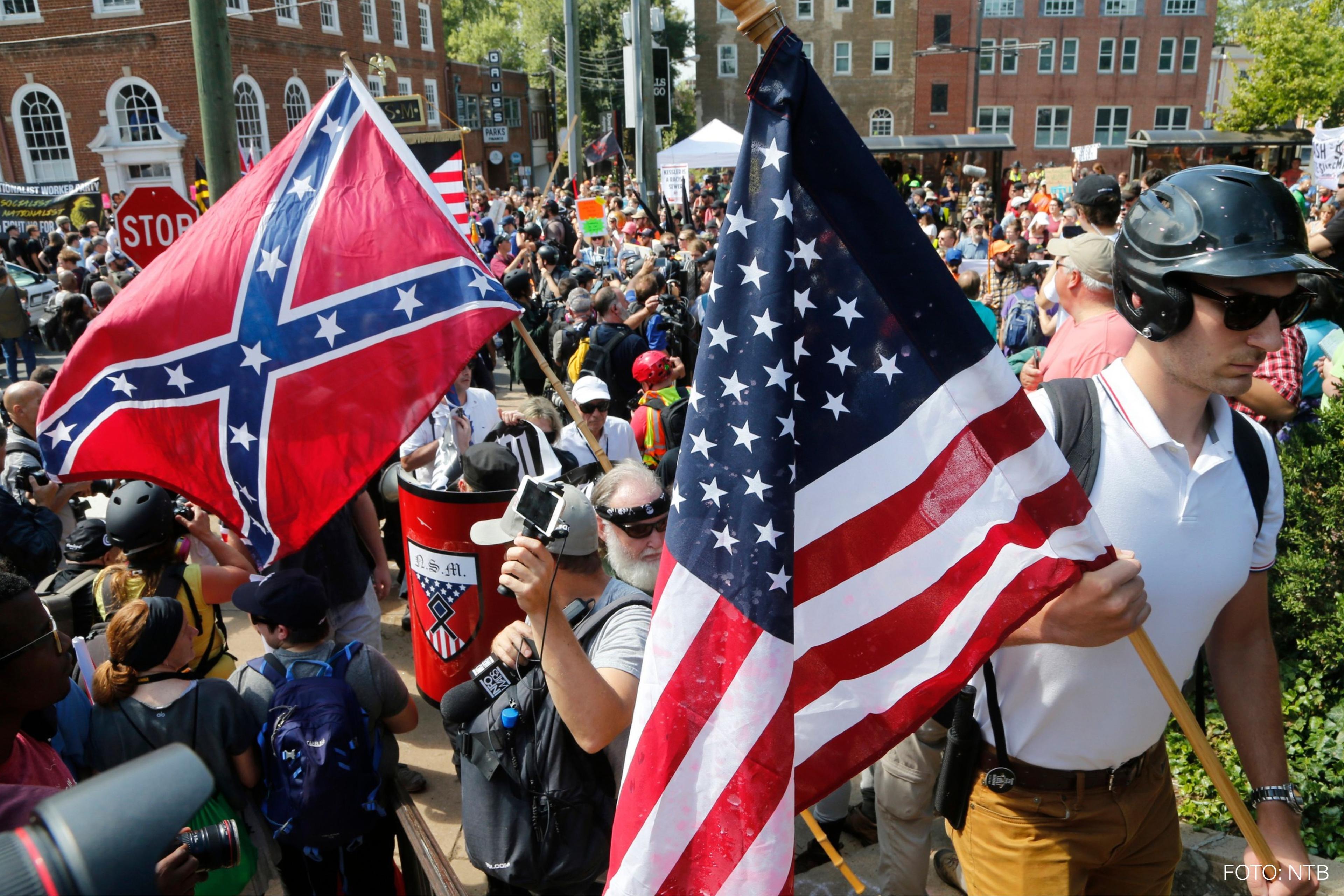Stor og voldelig samling av høyreekstremister, nynazister, ku-klux-klan-medlemmer og hvit makt-tilhengere i Charlottesville 2017. FOTO: NTB
