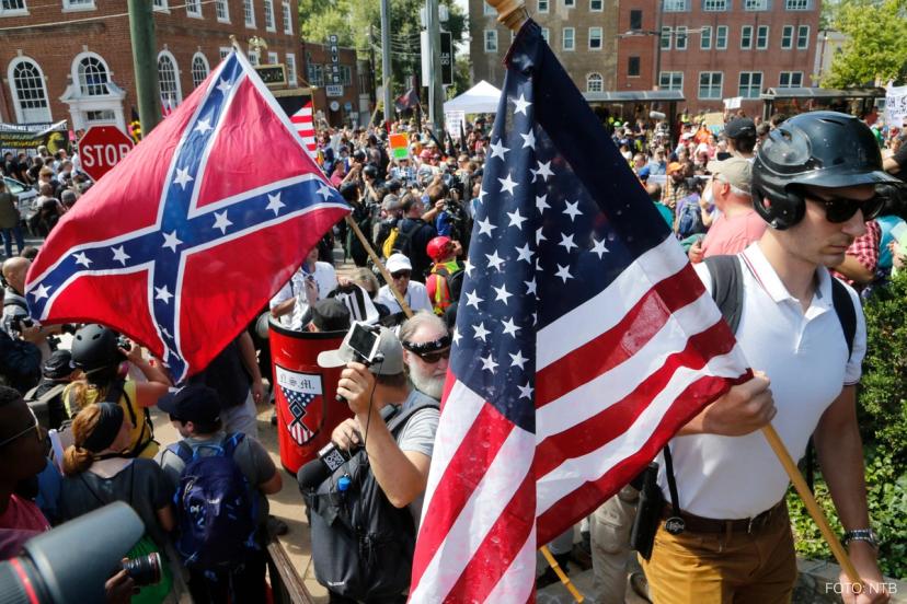 Stor og voldelig samling av høyreekstremister, nynazister, ku-klux-klan-medlemmer og hvit makt-tilhengere i Charlottesville 2017. FOTO: NTB
