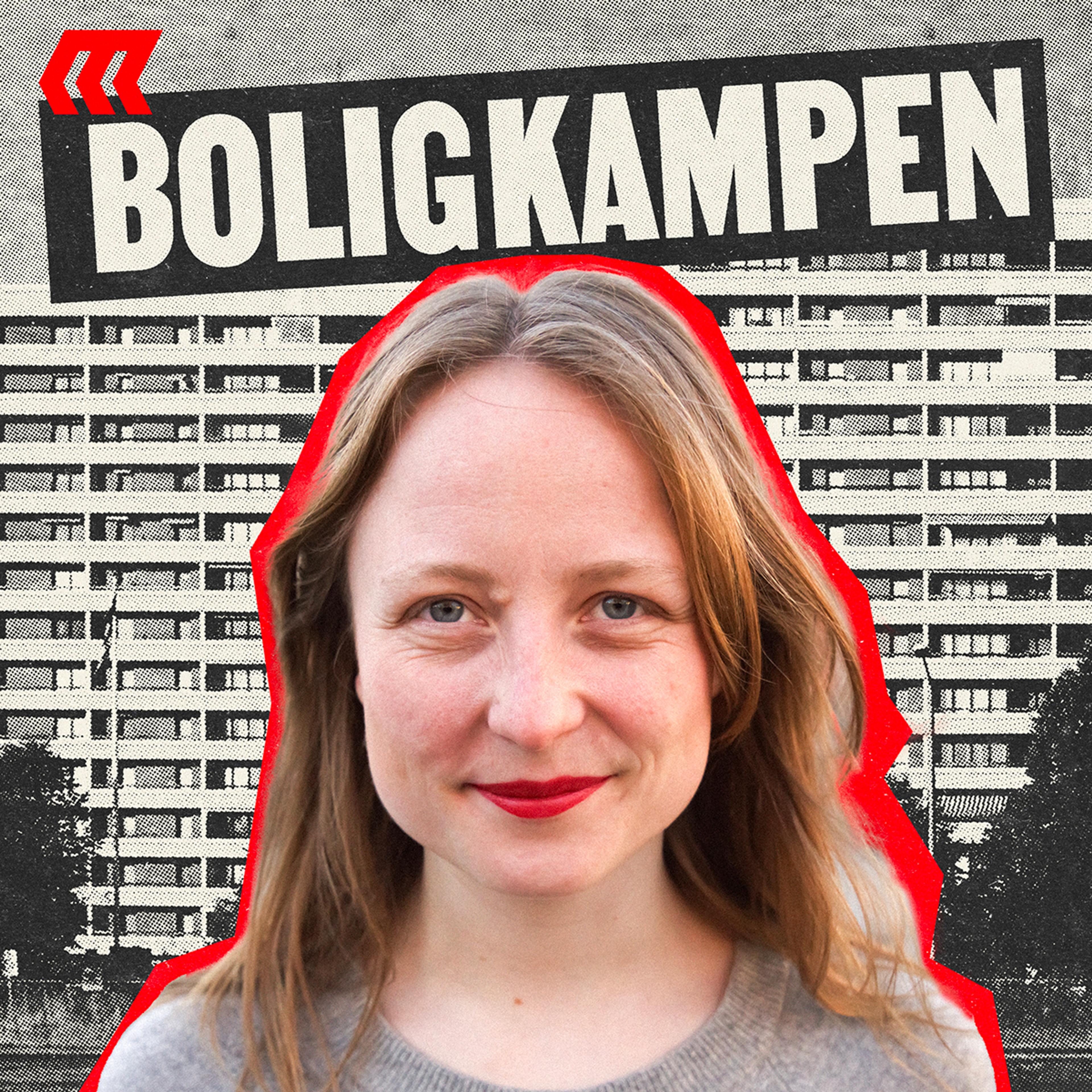 Agnes ser rett inn i kamera med en boligblokk bak seg