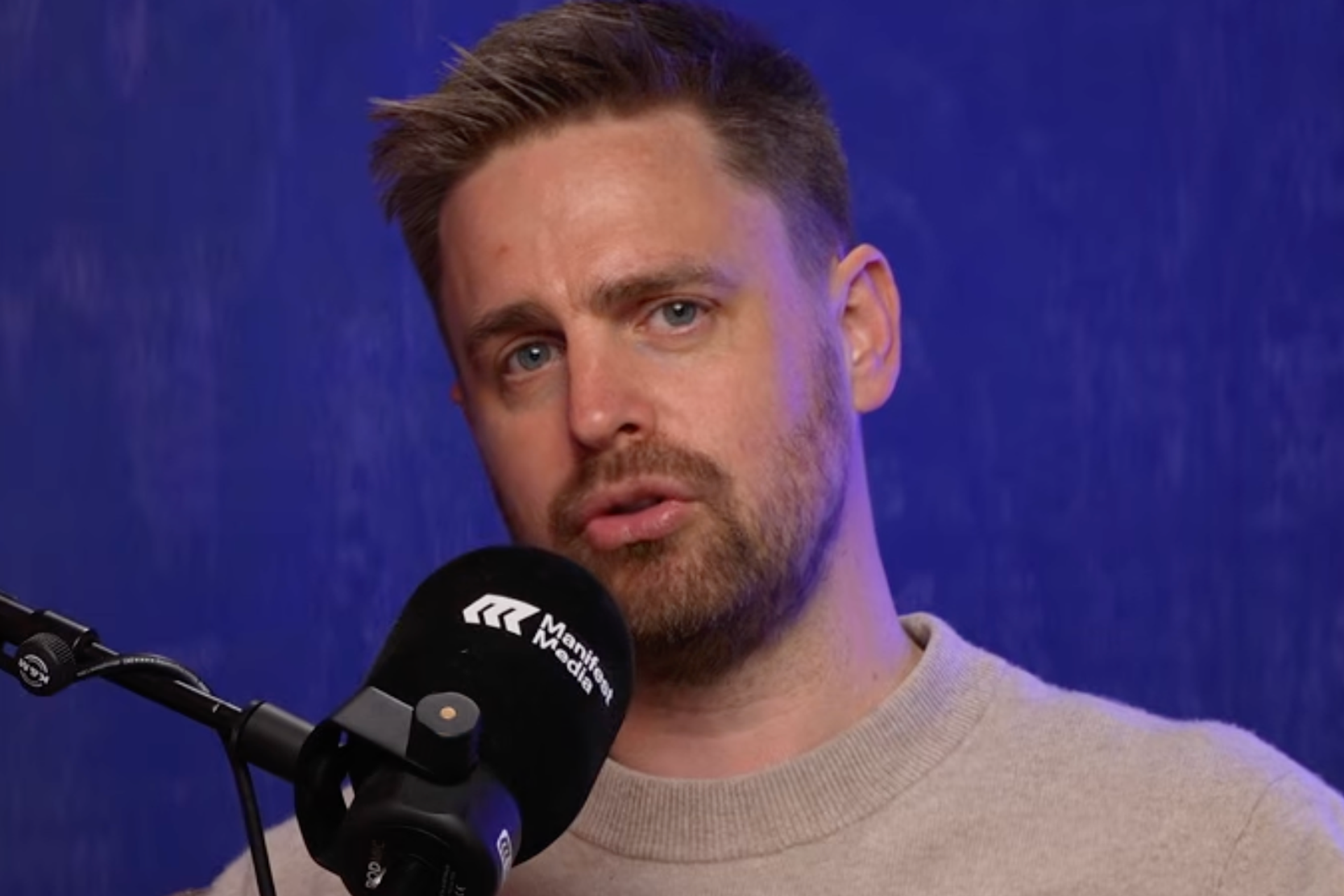 Eivind Trædal i hjemmestudio.