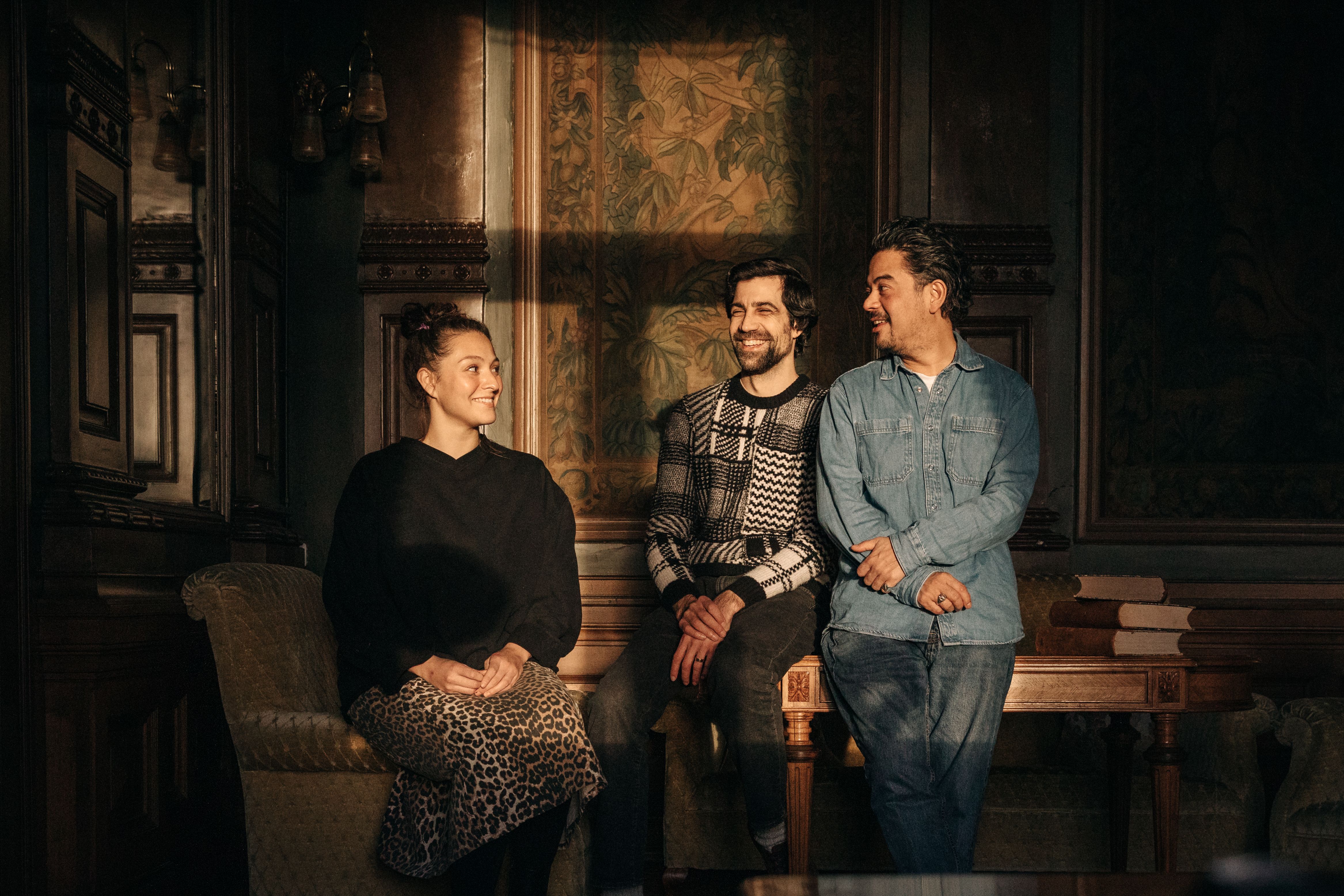 Bilde av forfatterne i Bokklubben Bastard: Maria Navarro Skaranger, Zeshan Shakar og Yohan Shanmugaratnam