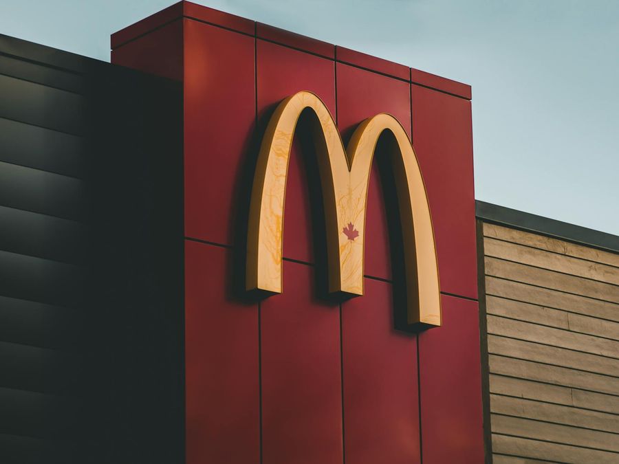 paid acquisition campaign structure for franchise brands across Google and Meta