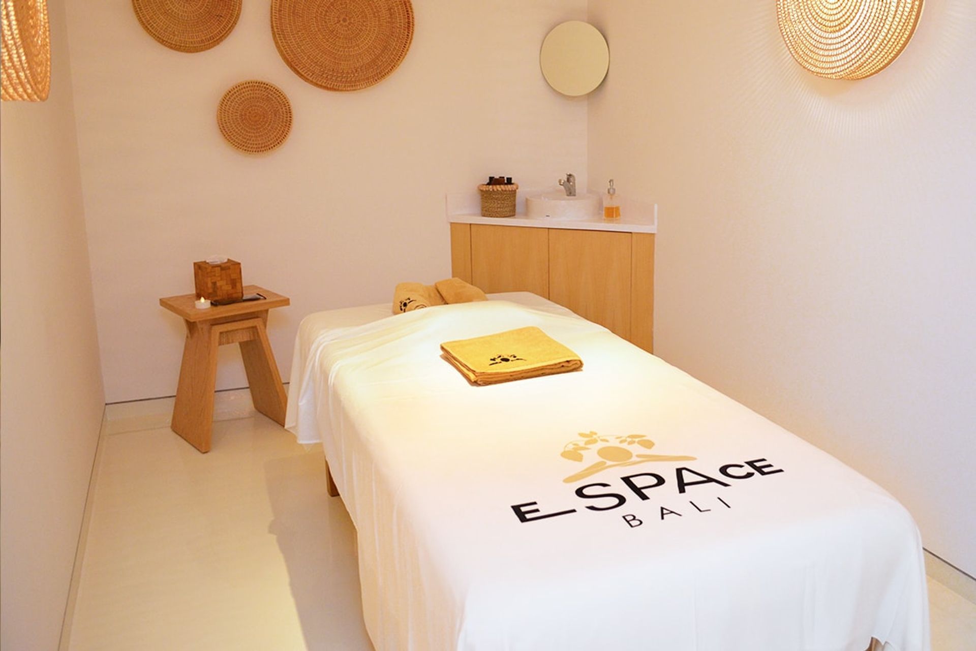 aromatherapy therapeutic massages
