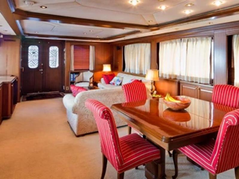 expedition yacht