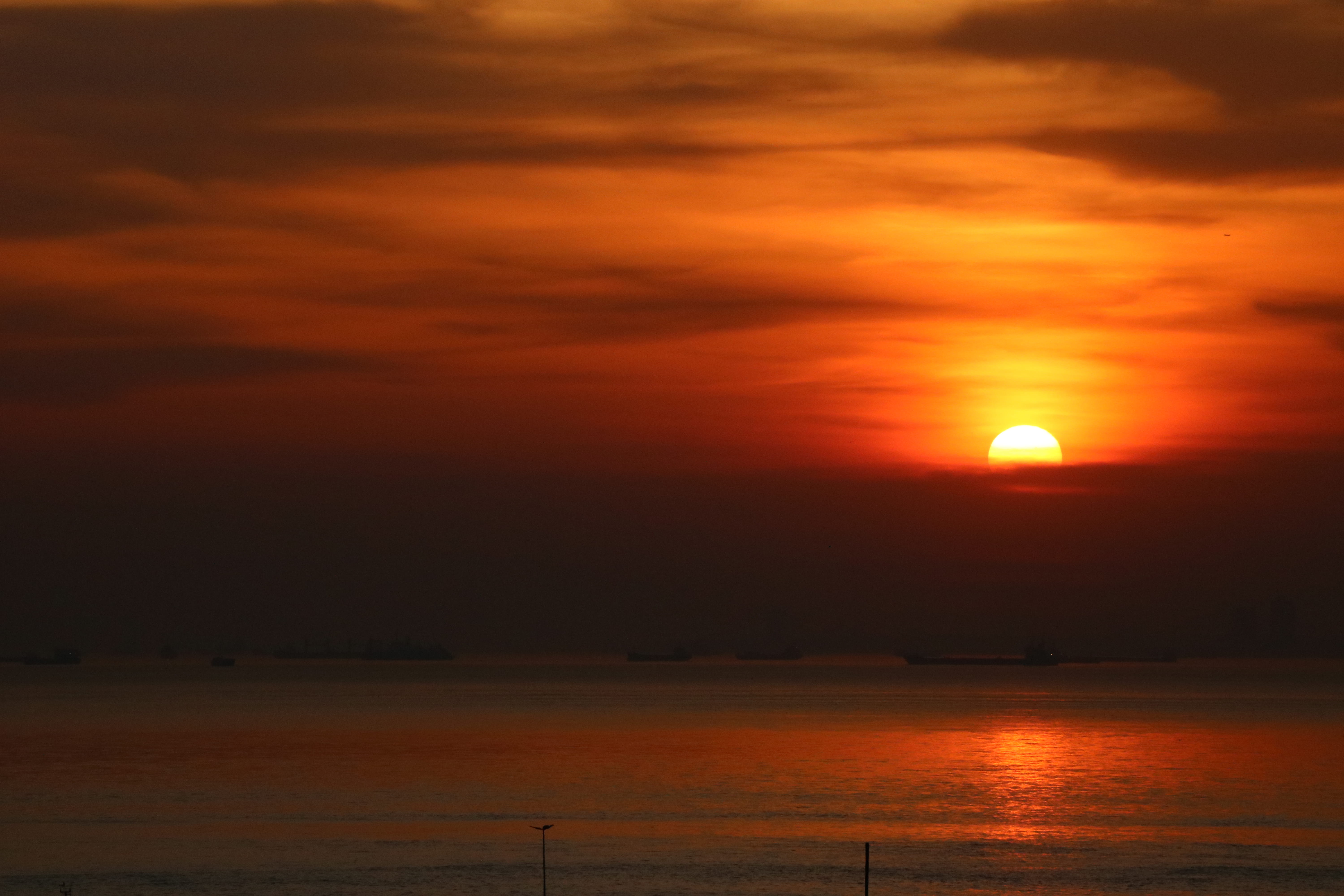 İftar sonrası ders çalışma ortamı, gün batımı manzarası