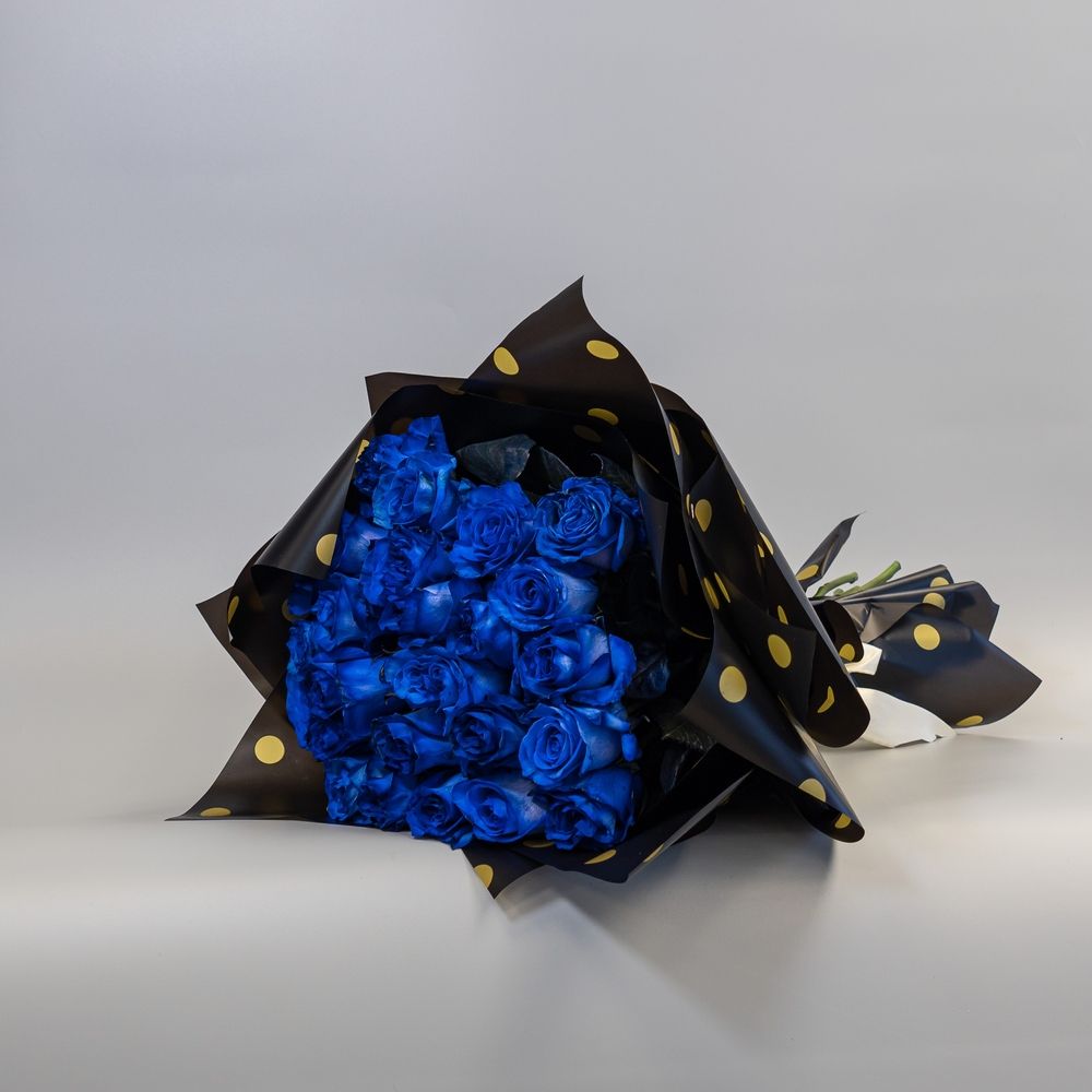 25 fresh blue Roses